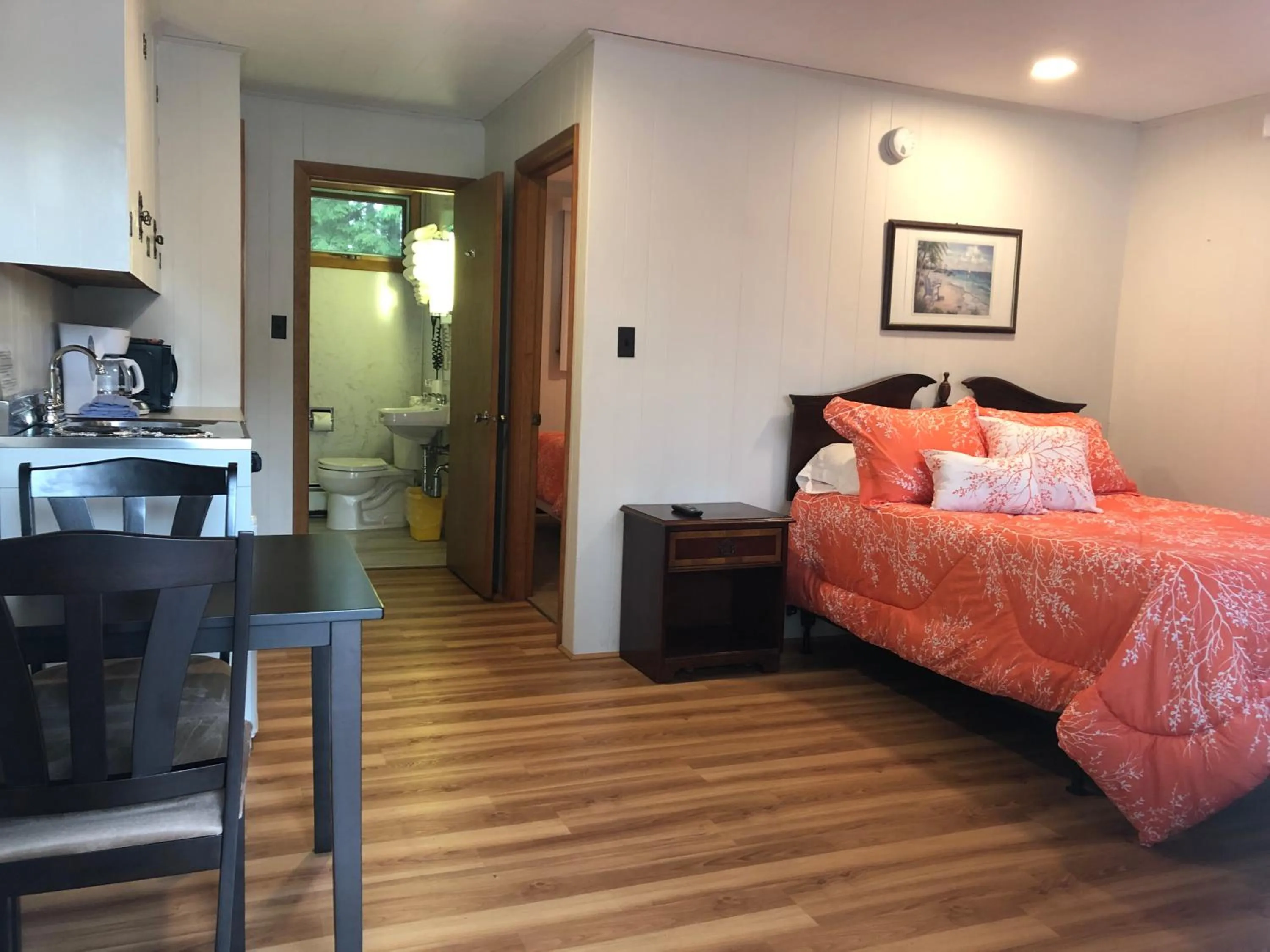 Photo of the whole room in Marcotte Motor Court