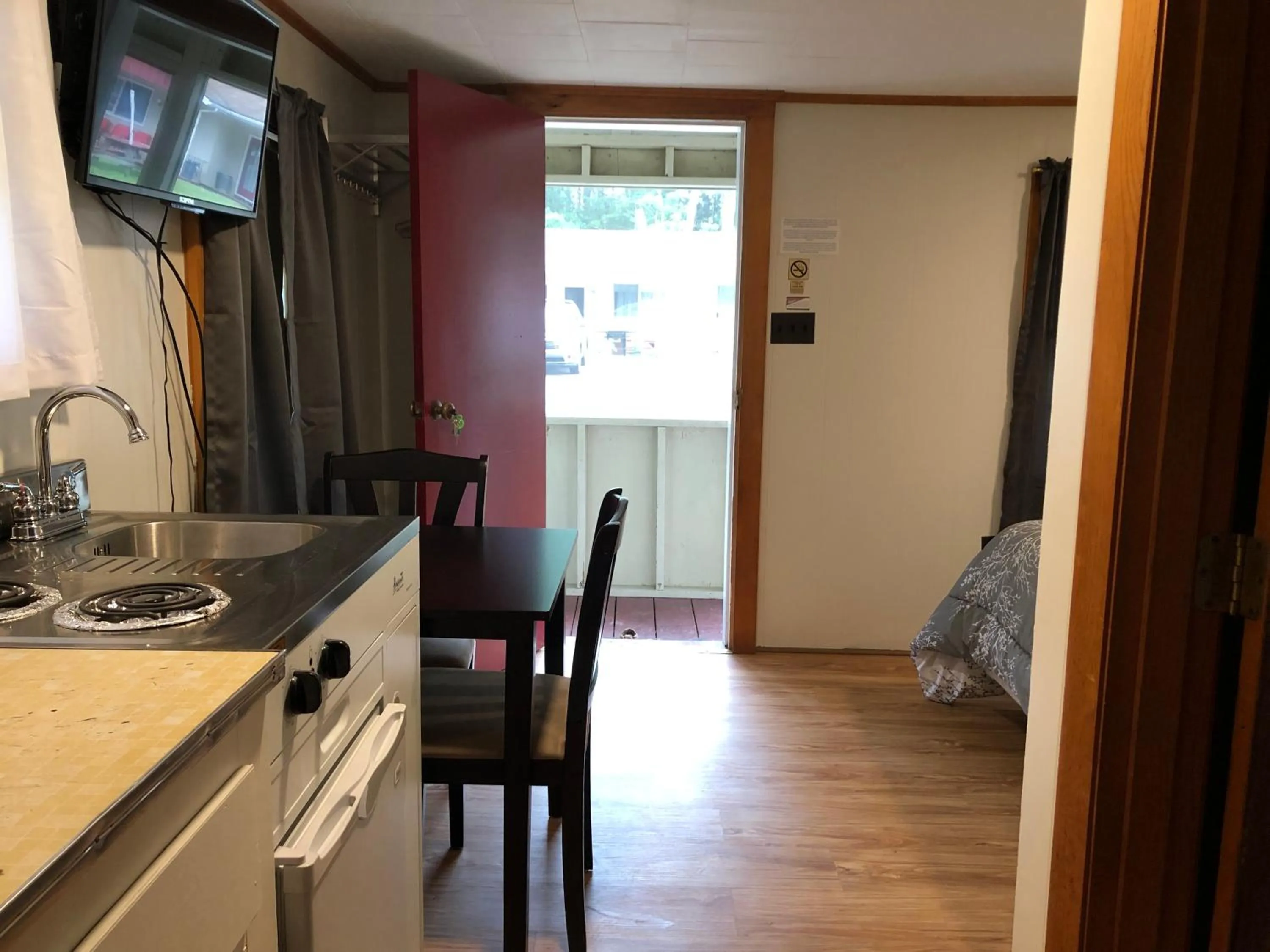 Kitchen or kitchenette in Marcotte Motor Court