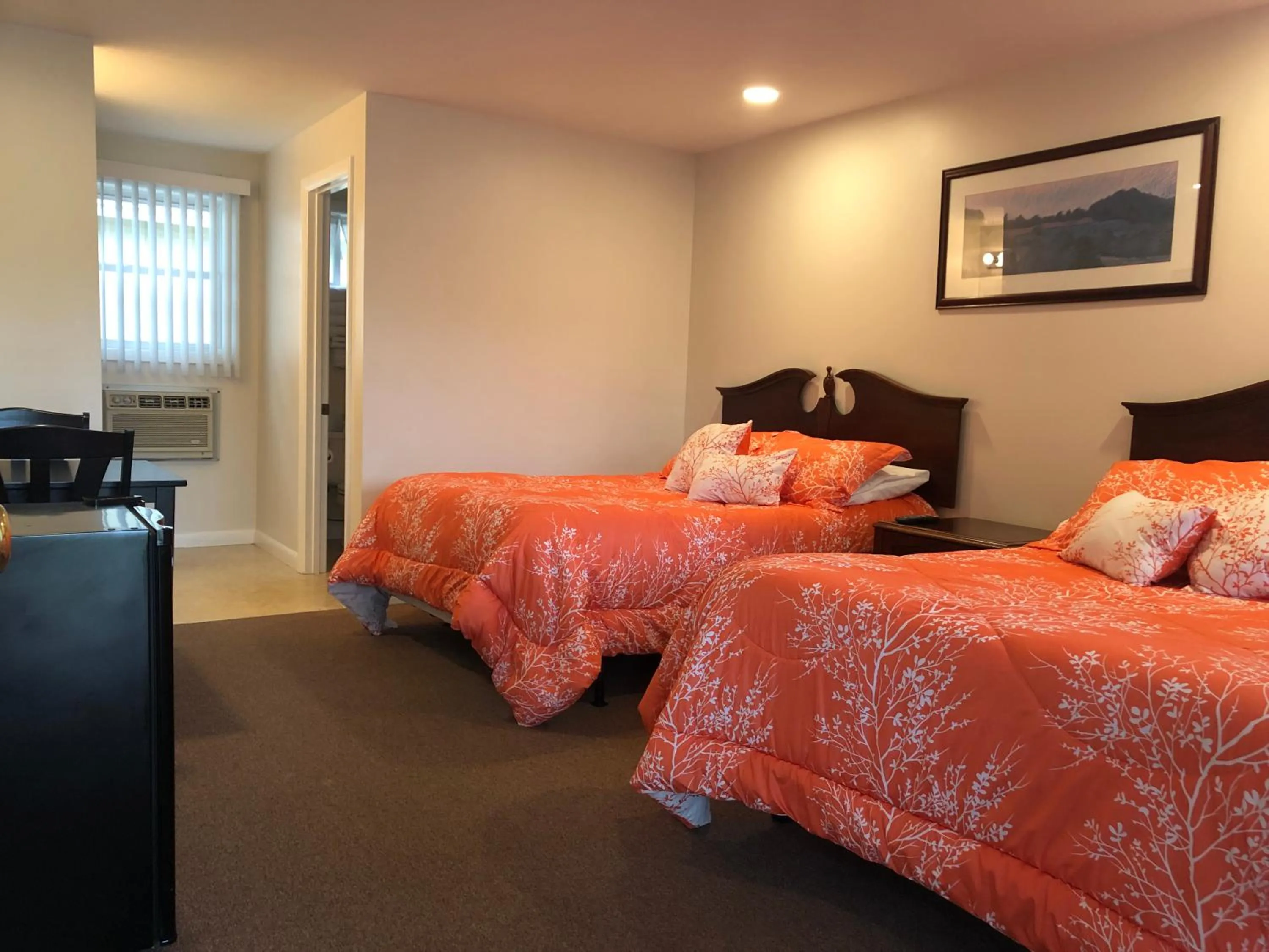 Photo of the whole room in Marcotte Motor Court