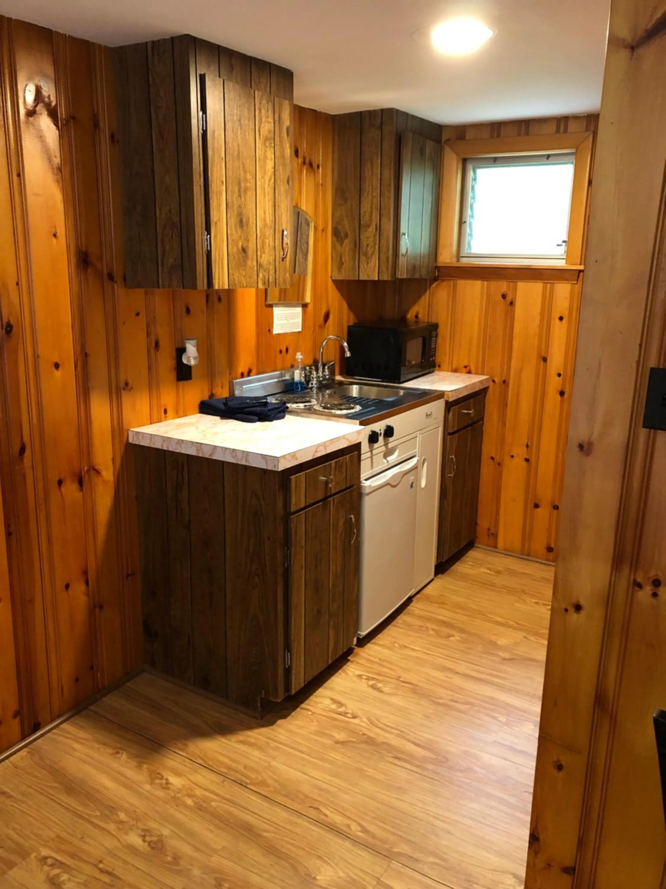 Kitchen or kitchenette in Marcotte Motor Court
