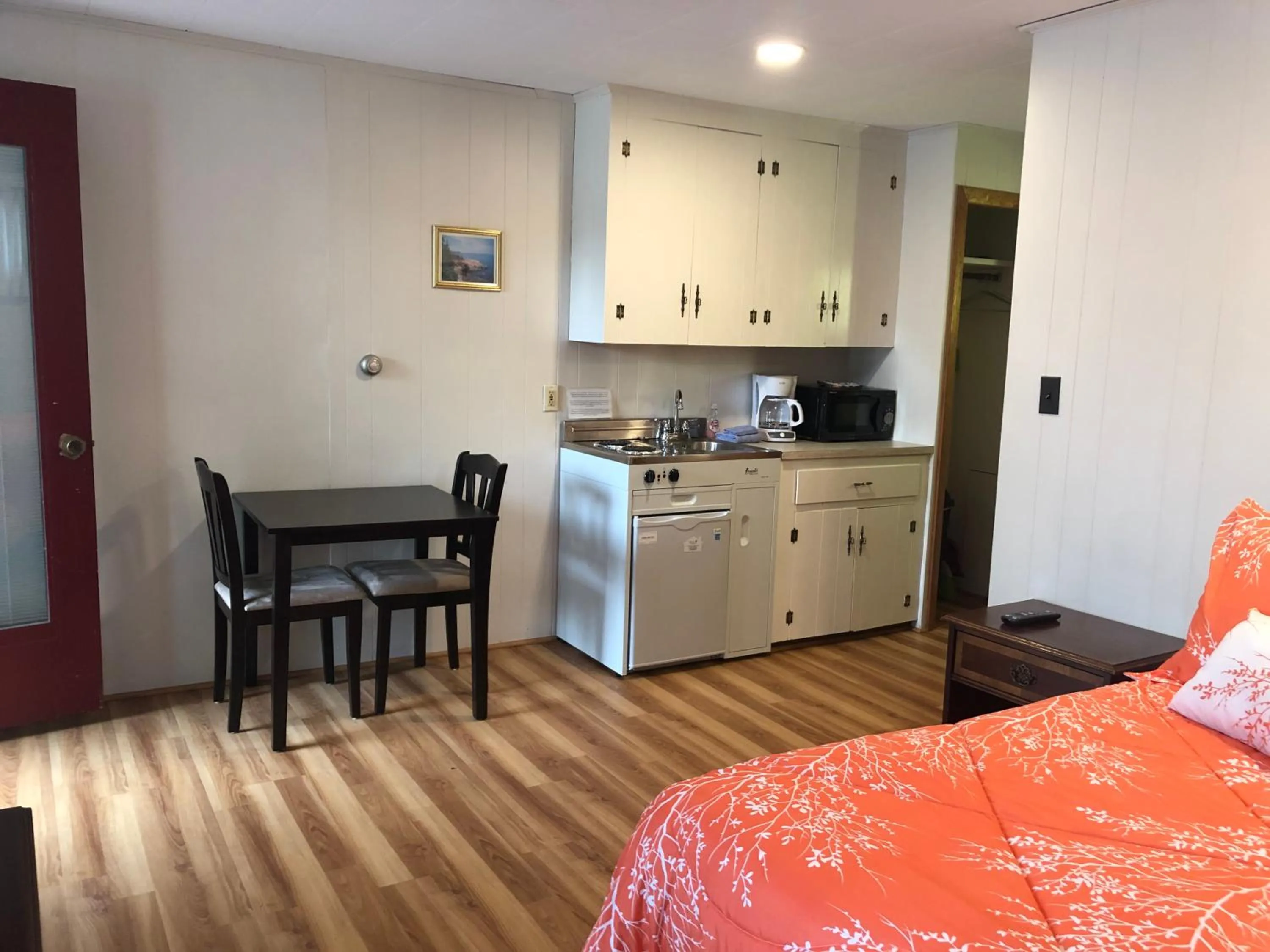 Kitchen or kitchenette in Marcotte Motor Court