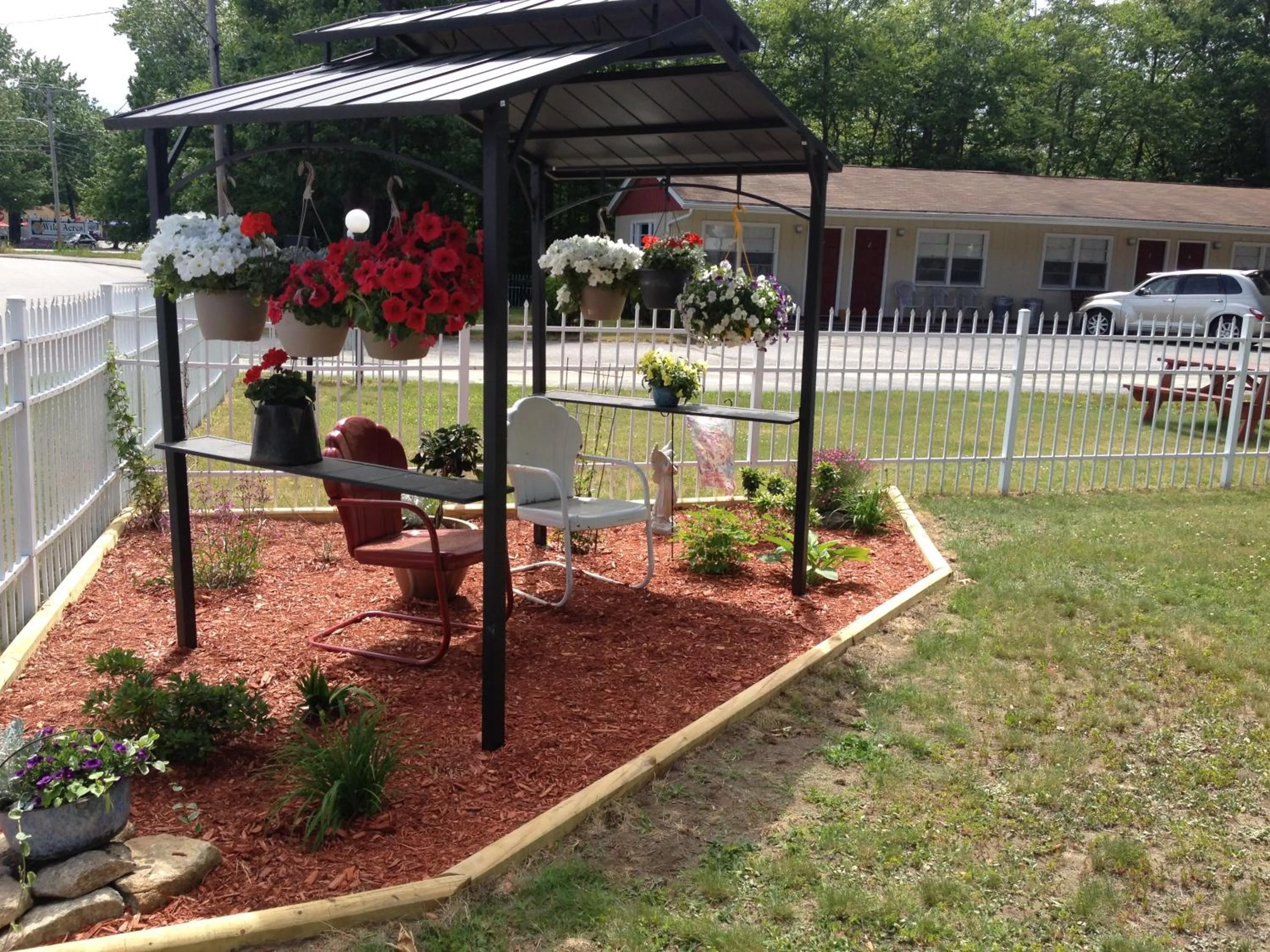 Garden in Marcotte Motor Court