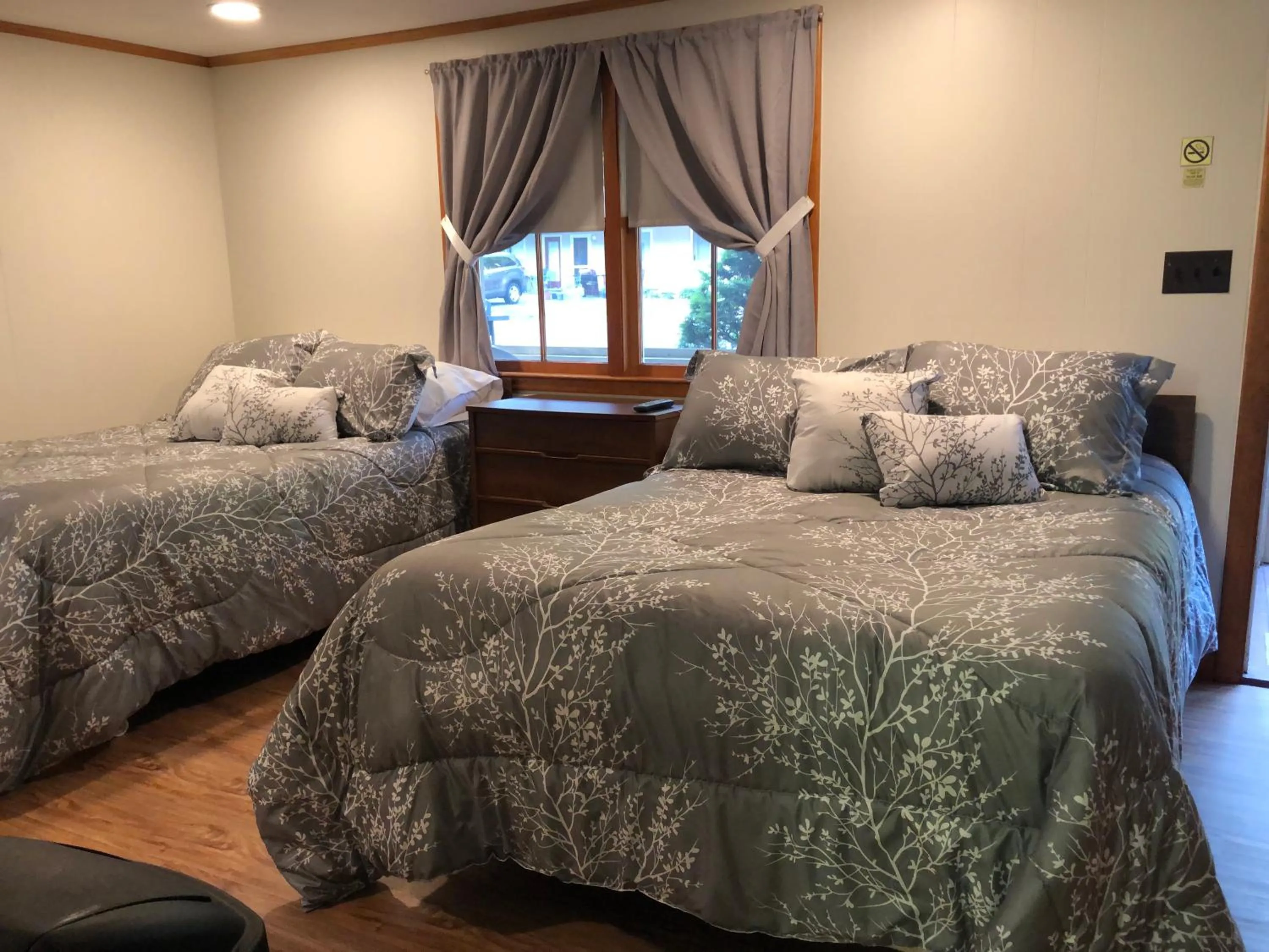 Photo of the whole room in Marcotte Motor Court