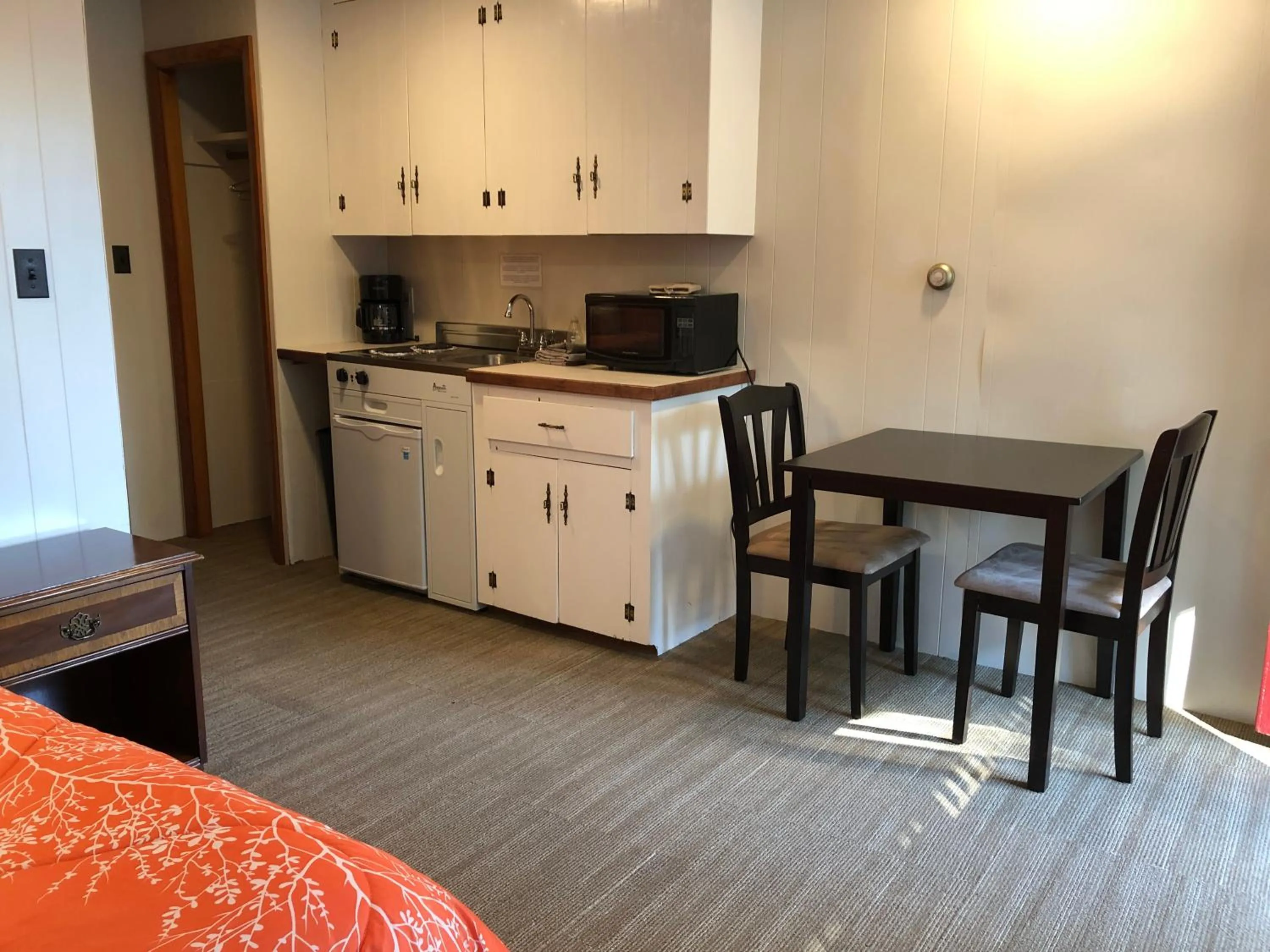 Kitchen or kitchenette in Marcotte Motor Court