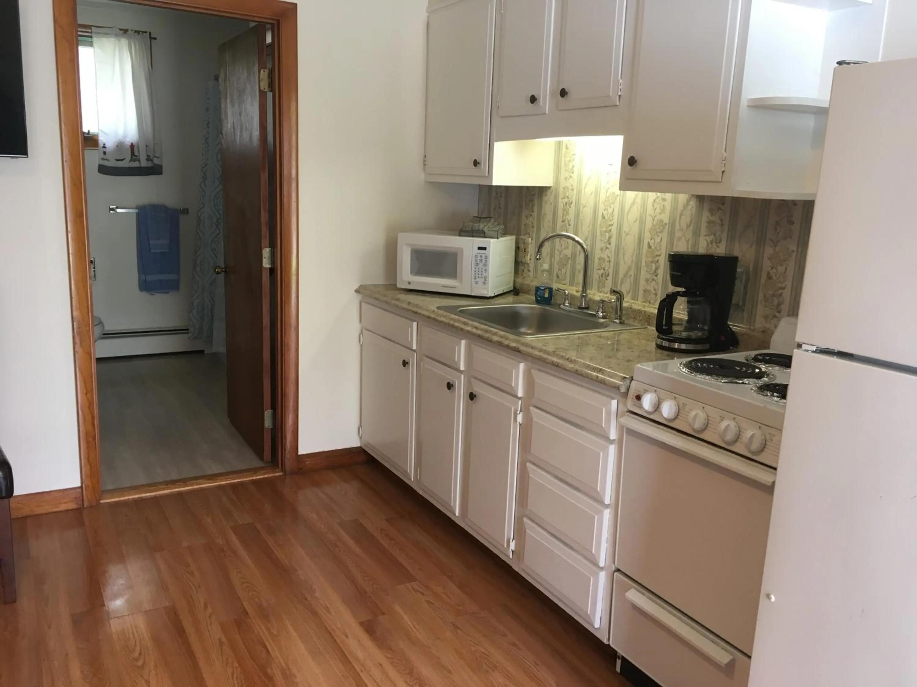 Kitchen or kitchenette in Marcotte Motor Court