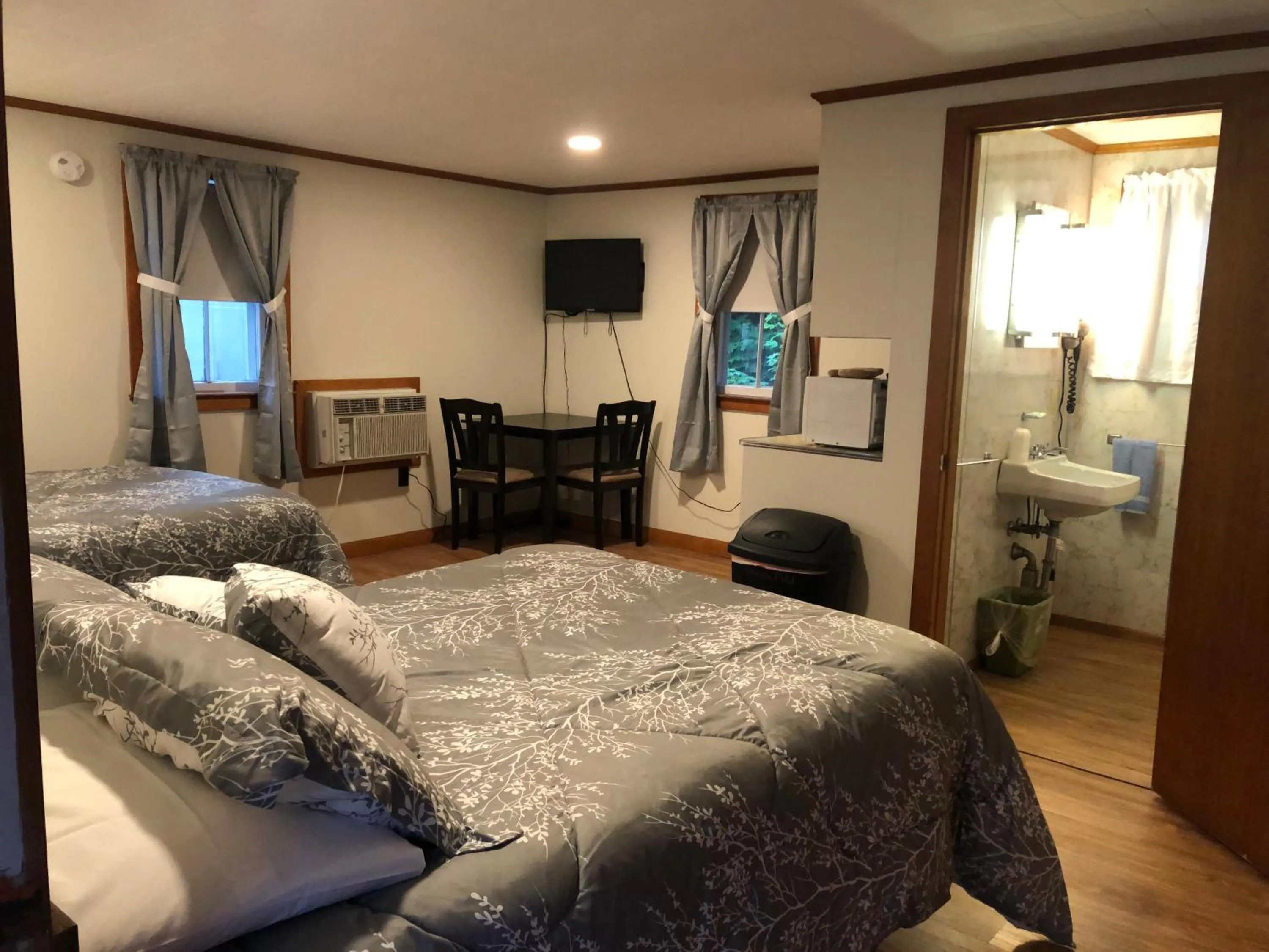 Photo of the whole room in Marcotte Motor Court