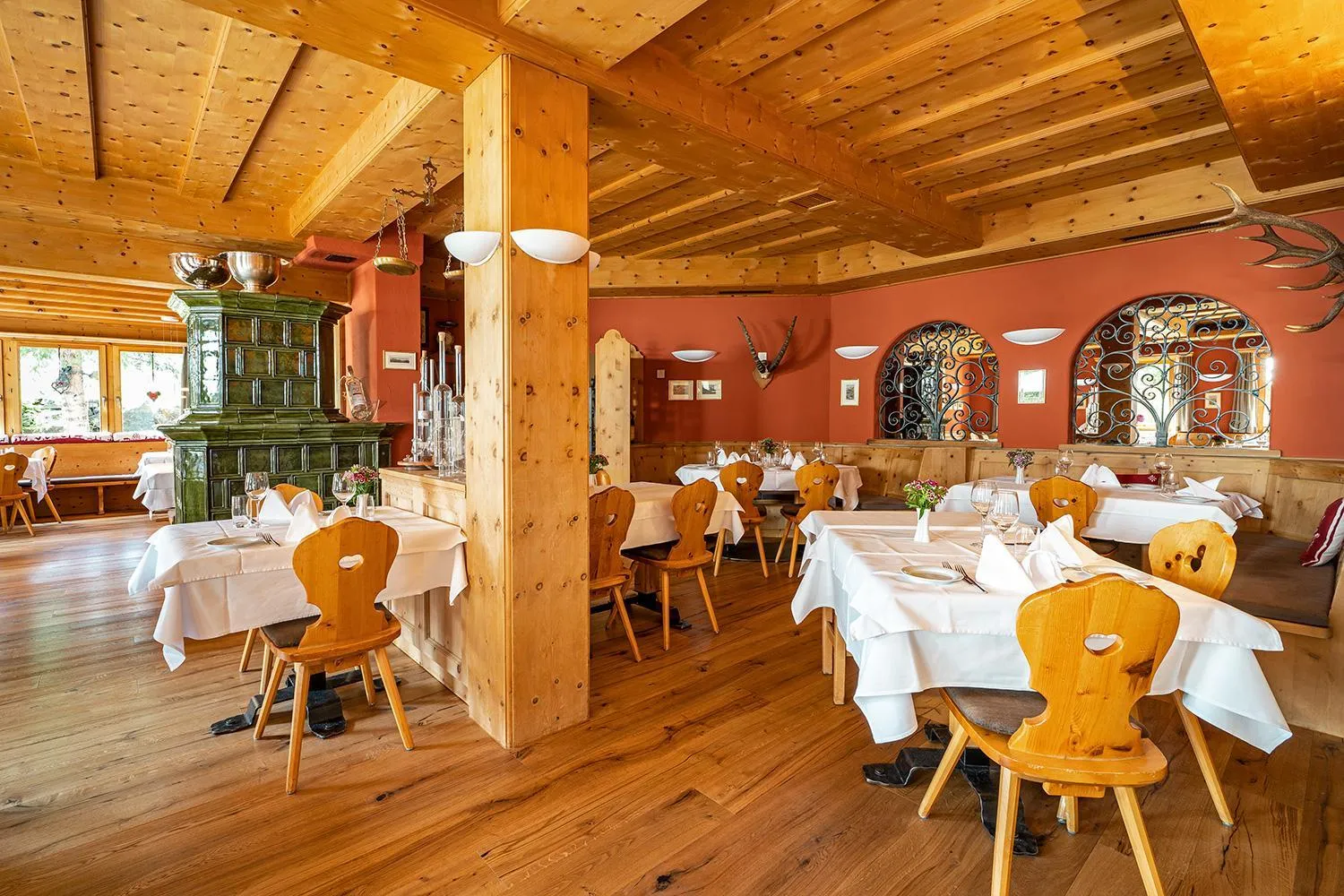 Restaurant/places to eat in Hotel Saluver