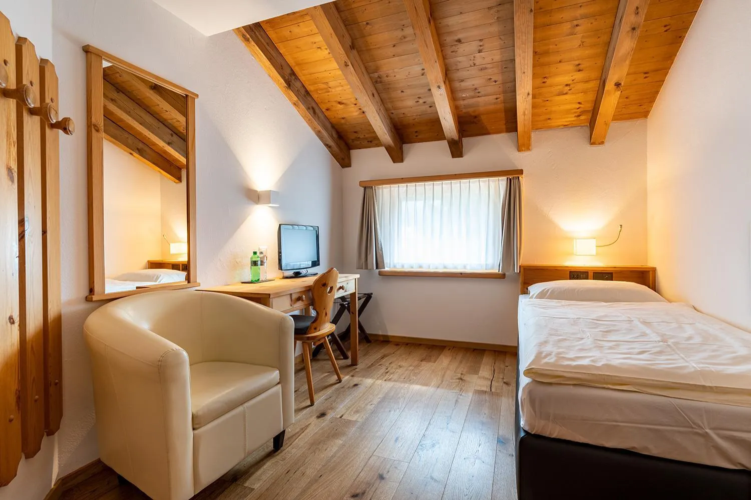 Photo of the whole room, Bed in Hotel Saluver