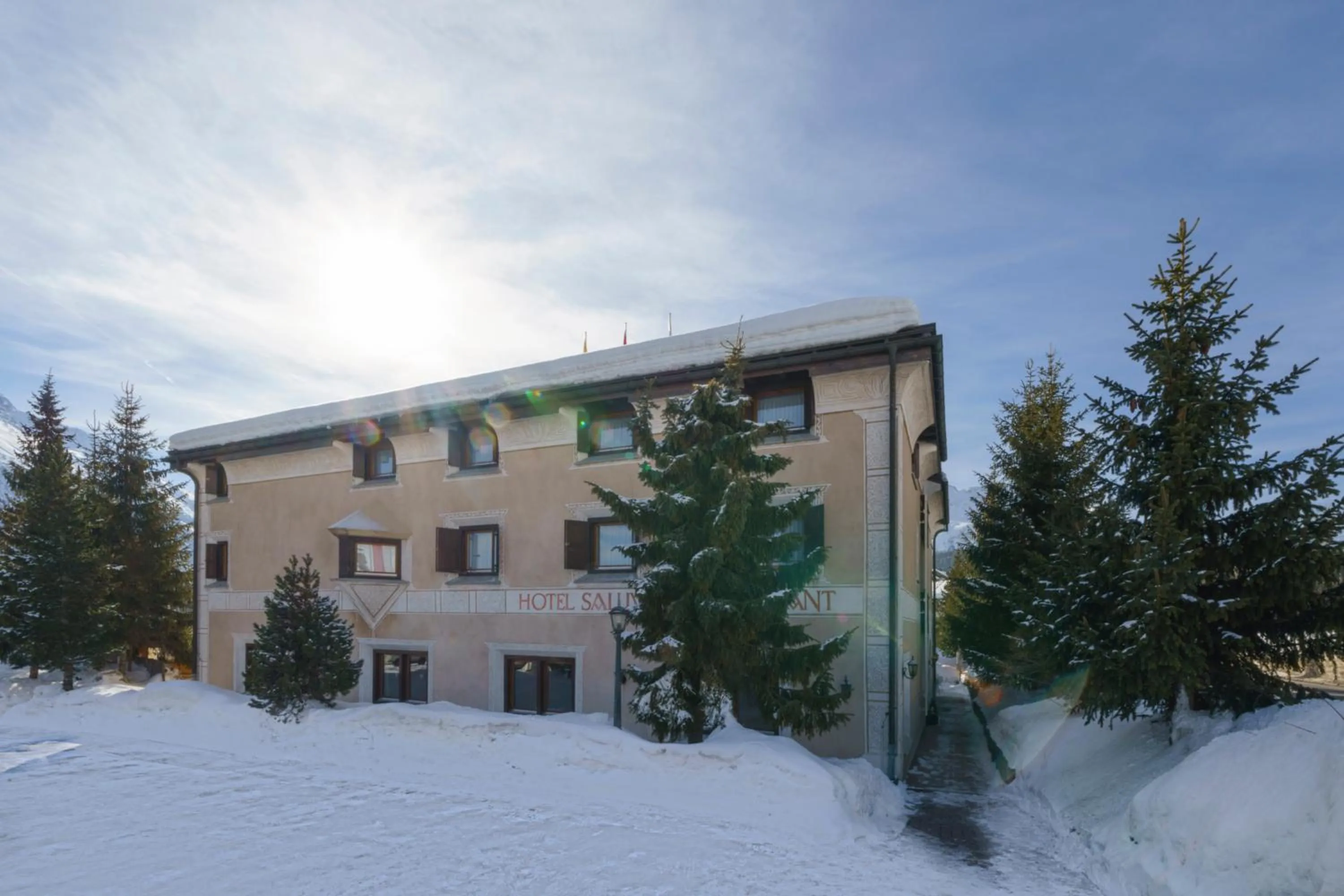 Facade/entrance in Hotel Saluver