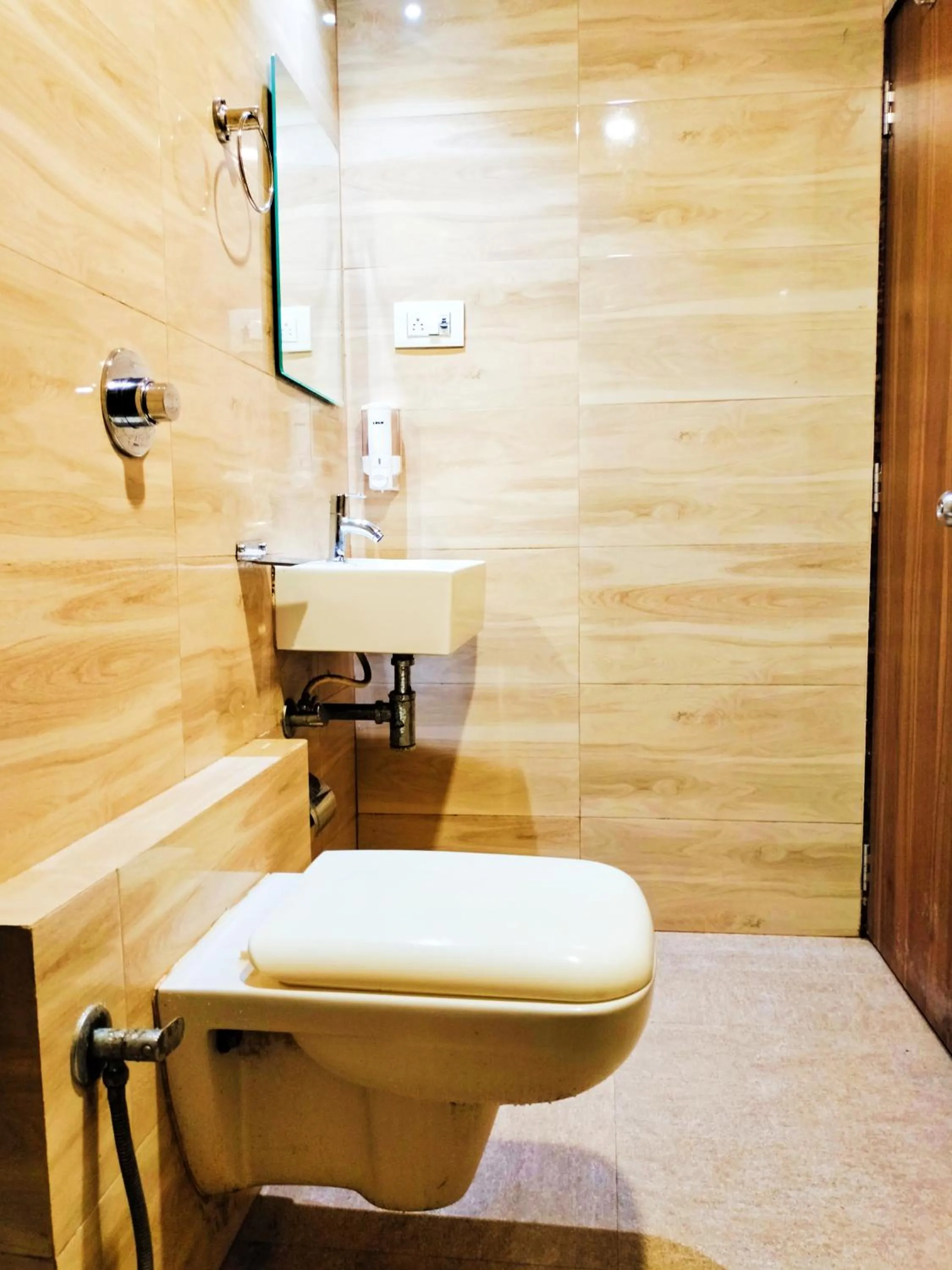 Shower in Hotel Avion Palace