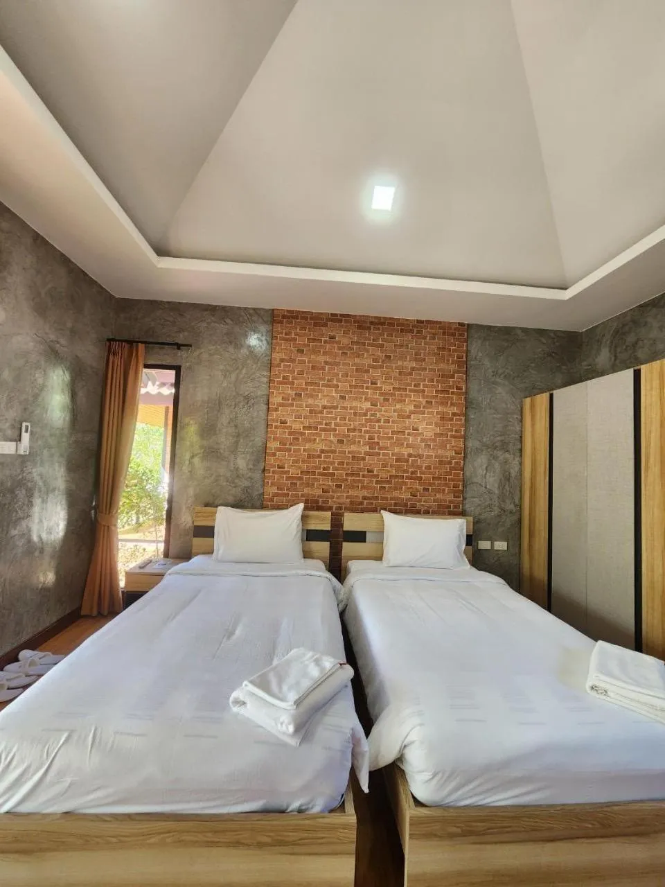 Photo of the whole room, Bed in The Beatles Lagoon