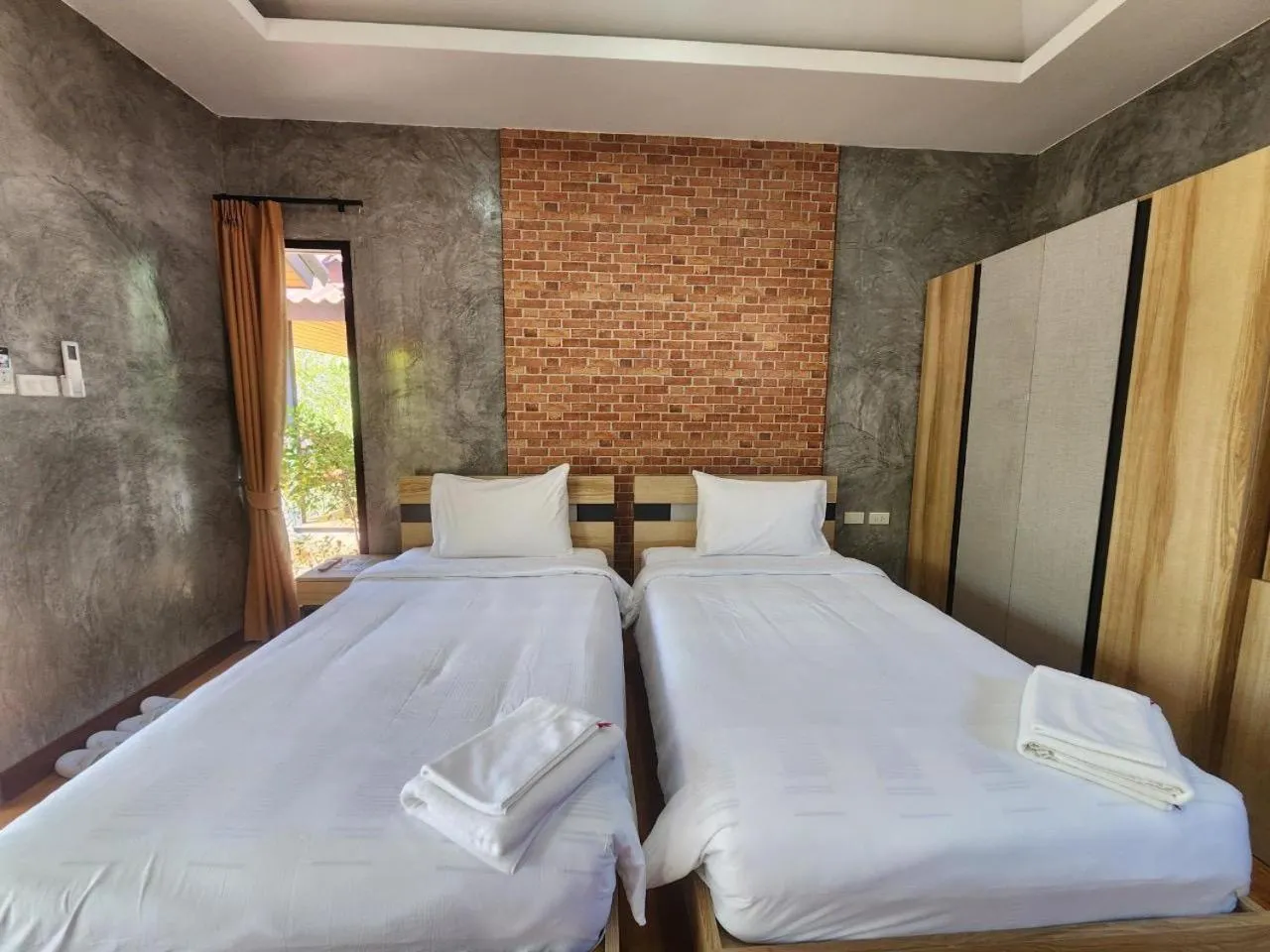 Photo of the whole room, Bed in The Beatles Lagoon