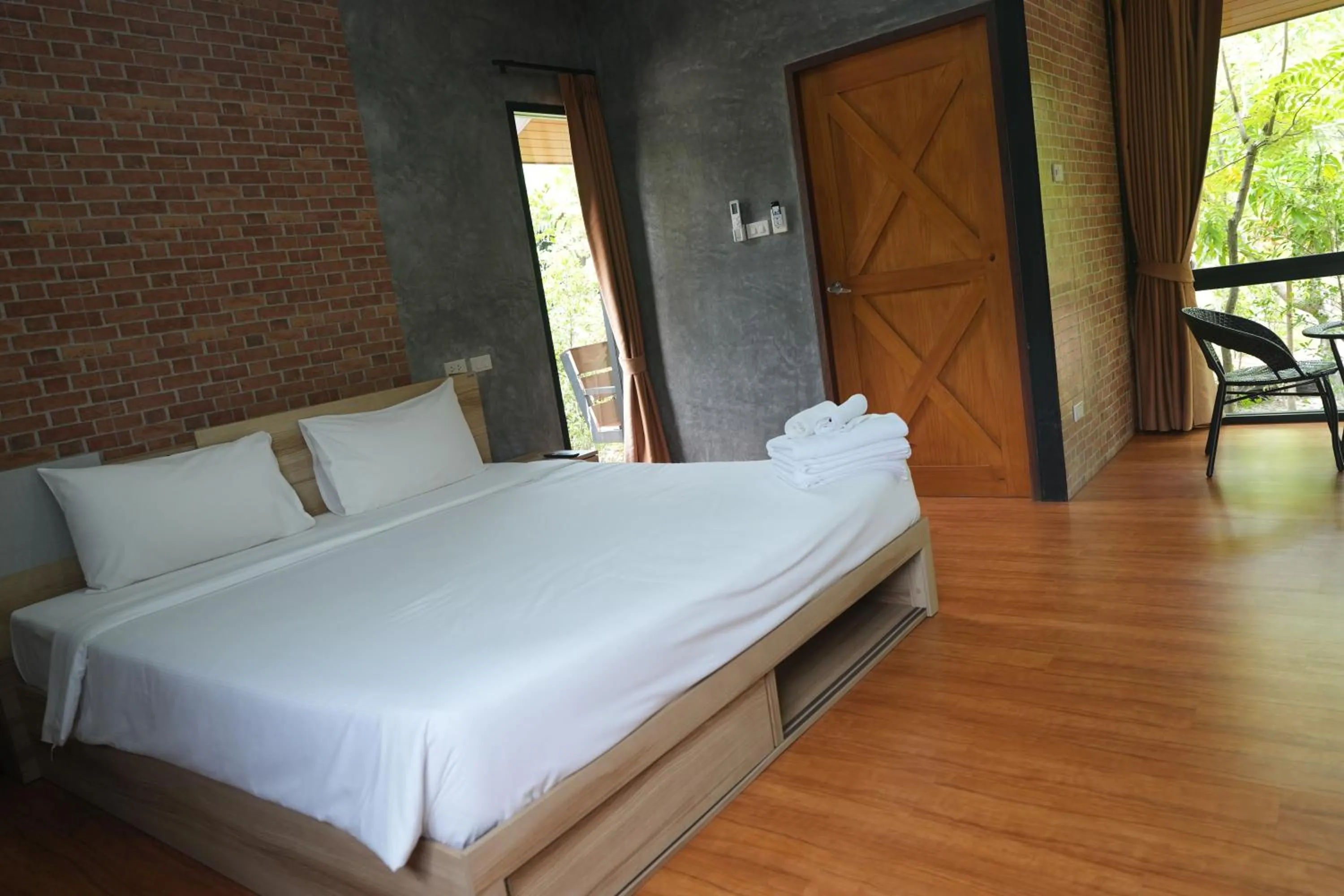 Photo of the whole room, Bed in The Beatles Lagoon