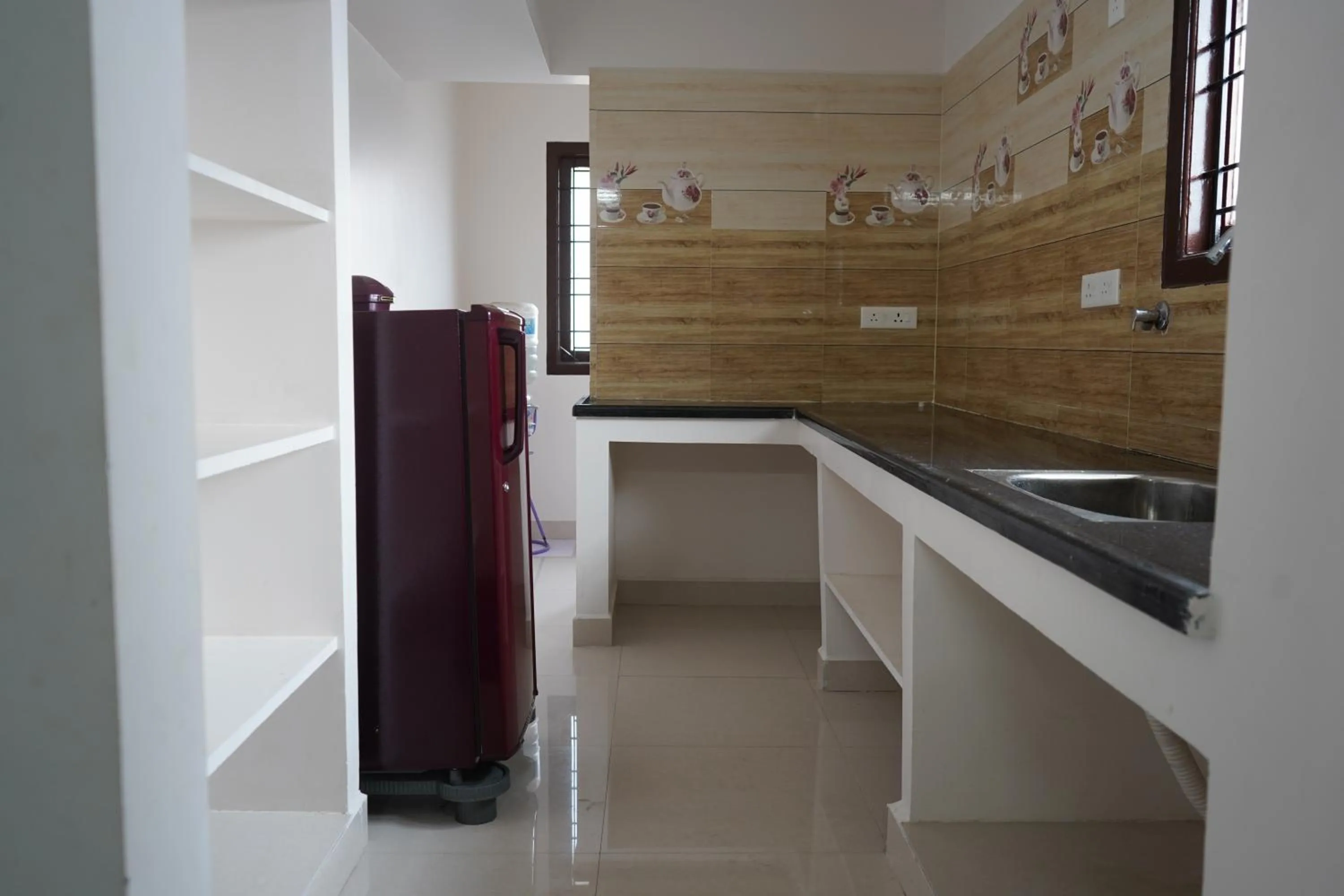 Kitchen or kitchenette in CM Stays Service Apartment - Near Chennai Airport - Pallavaram