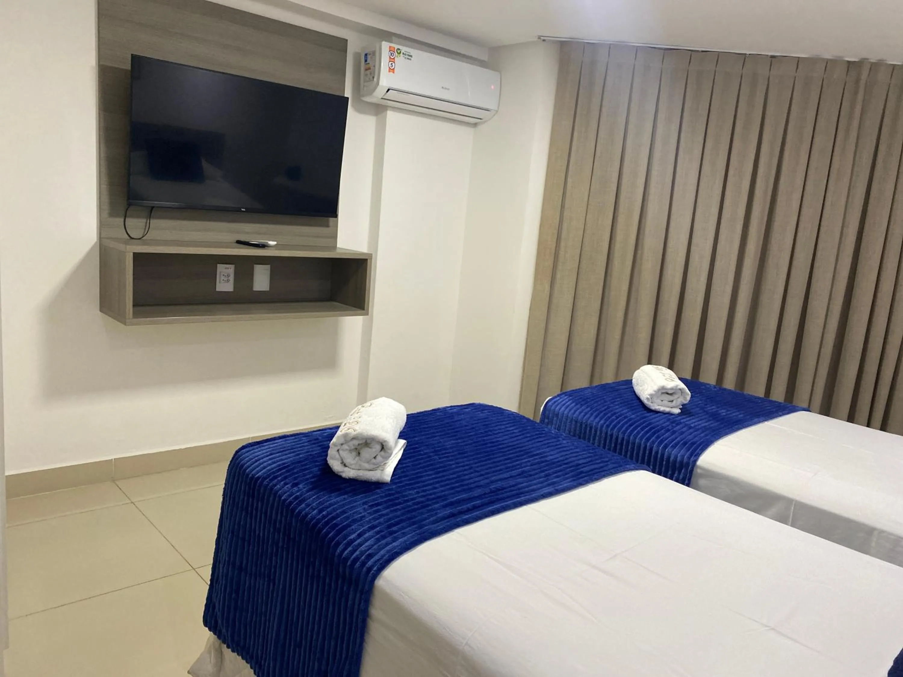 Bed in Gold Flat Cabo Branco