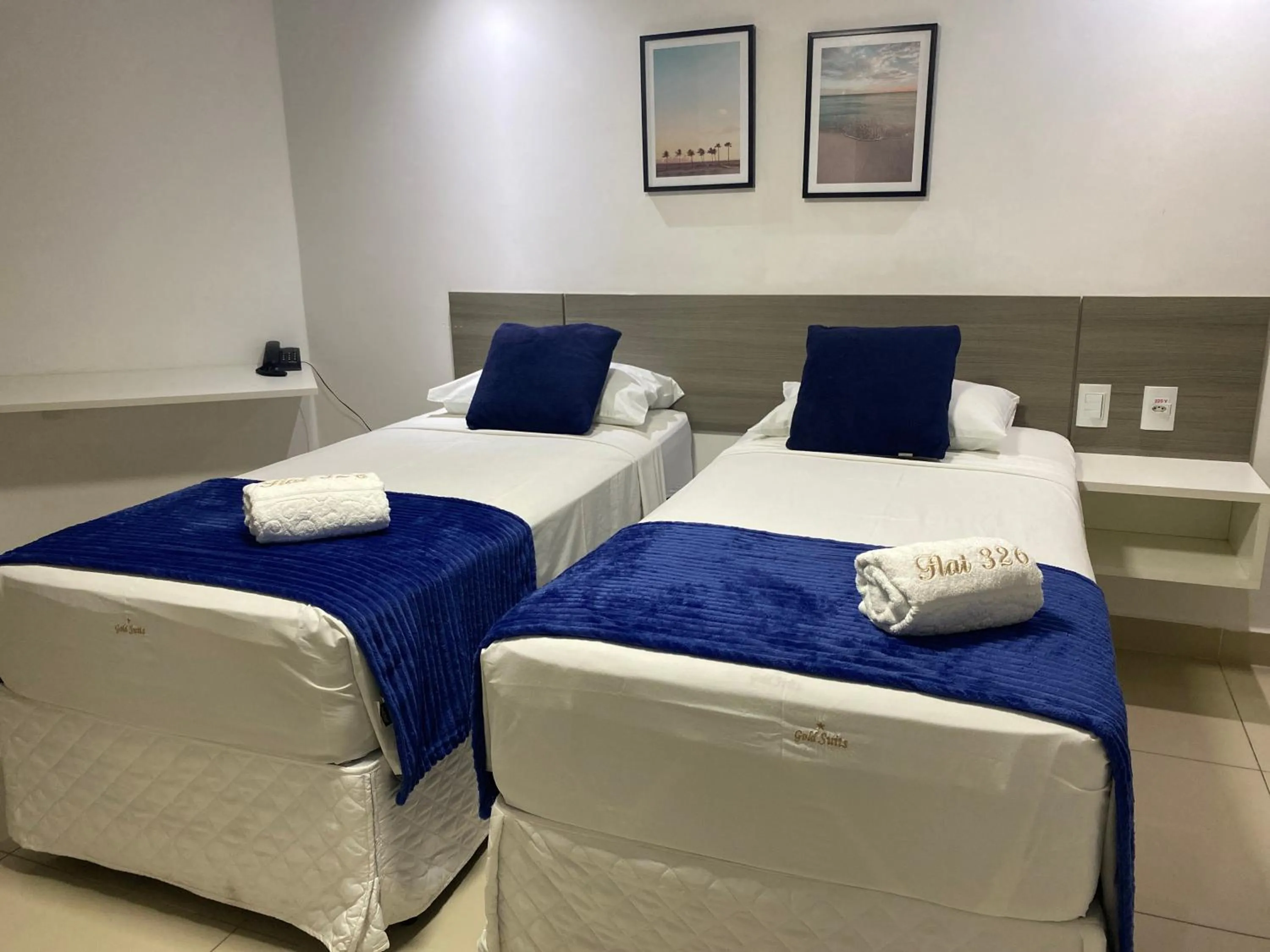 Bed in Gold Flat Cabo Branco