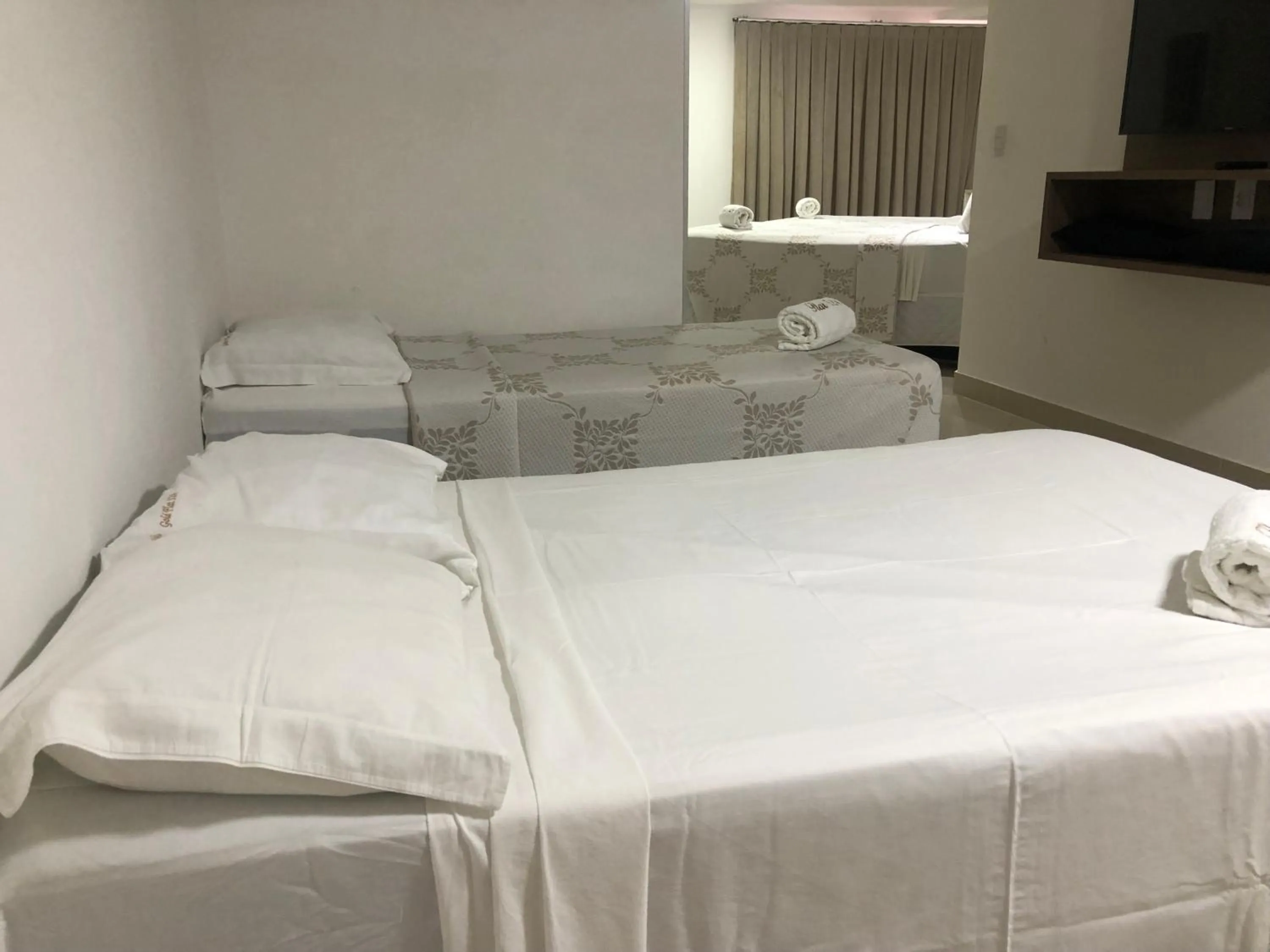 Bed in Gold Flat Cabo Branco