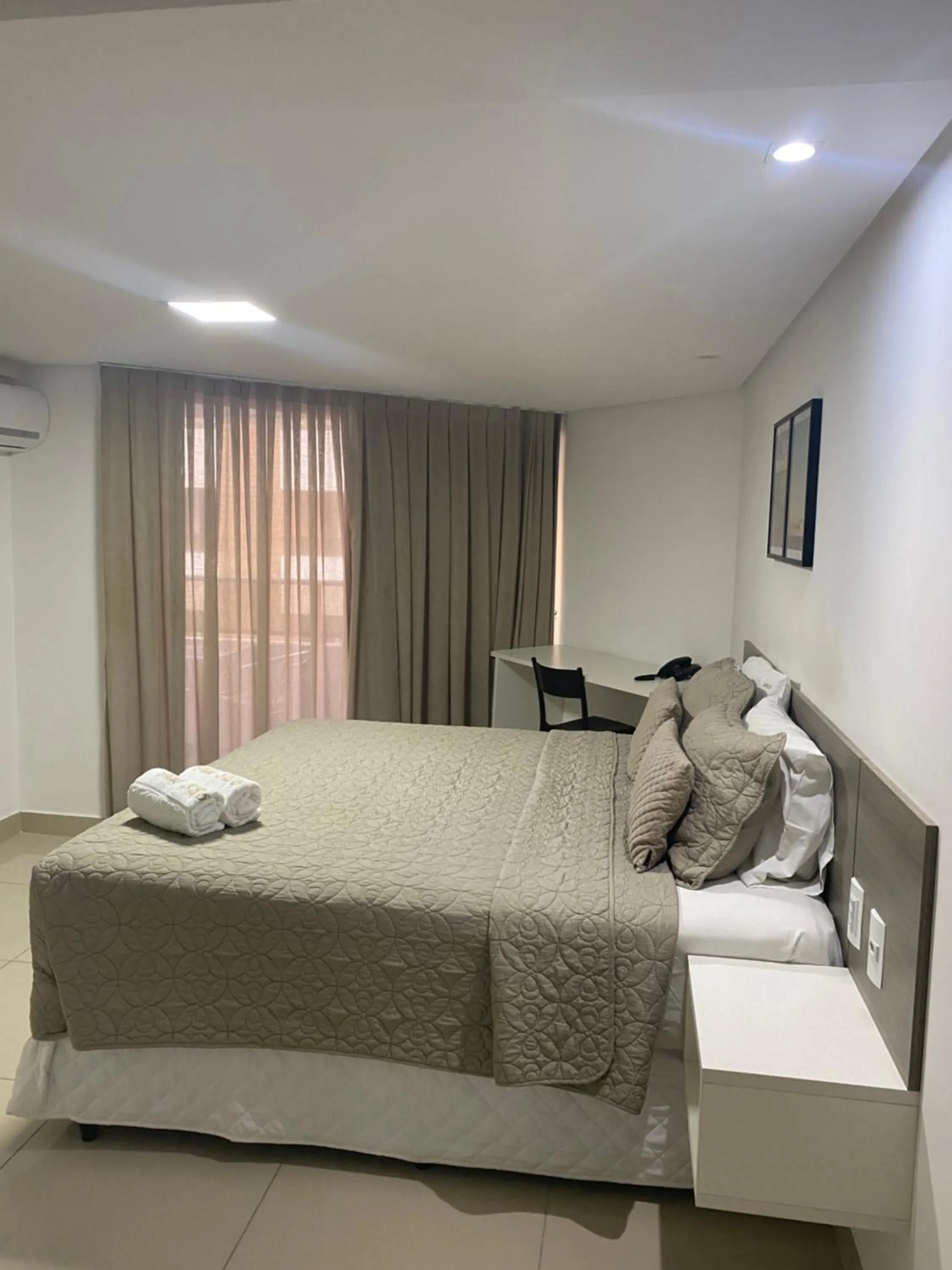 Bed in Gold Flat Cabo Branco