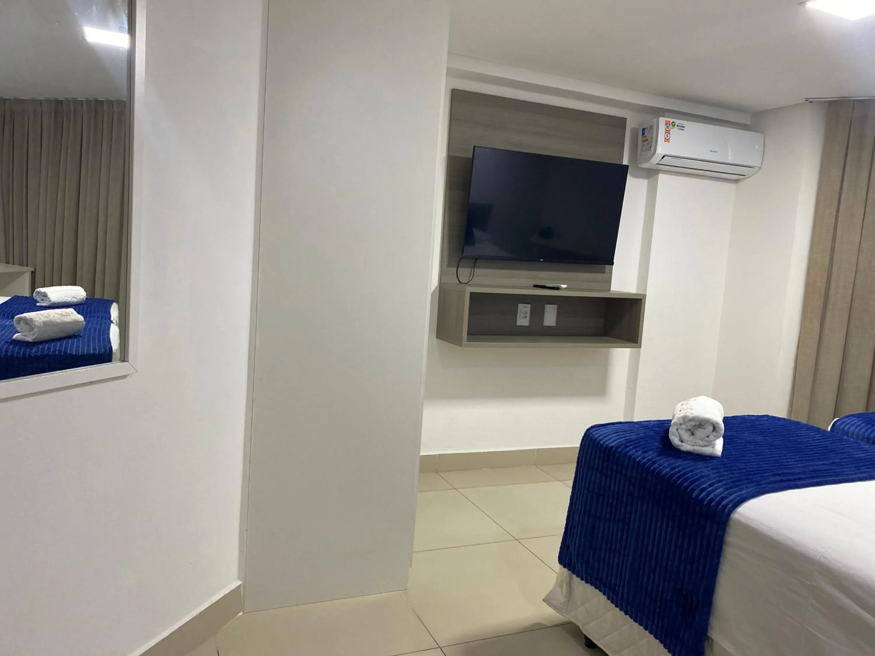 Bed in Gold Flat Cabo Branco