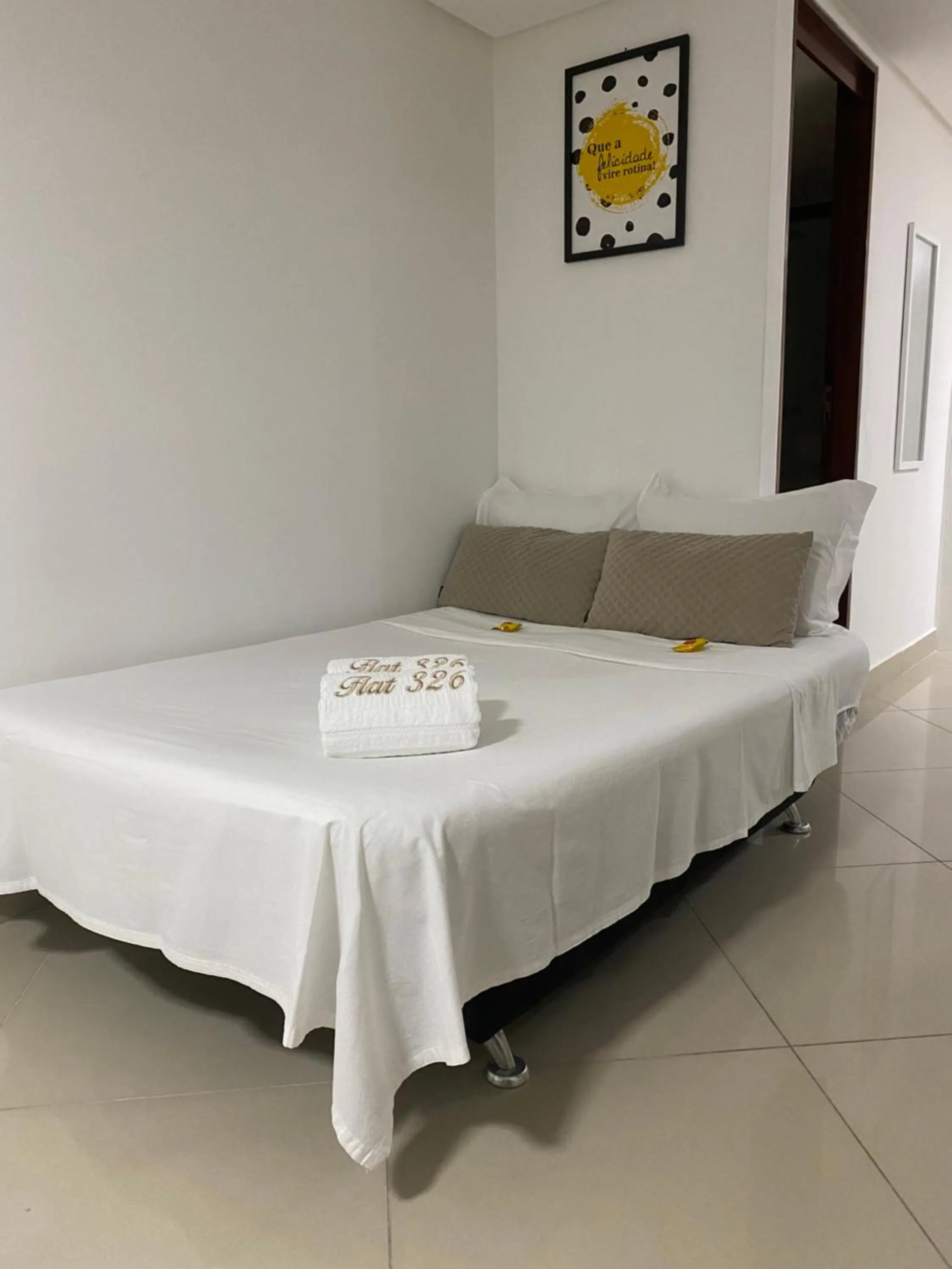 Bed in Gold Flat Cabo Branco