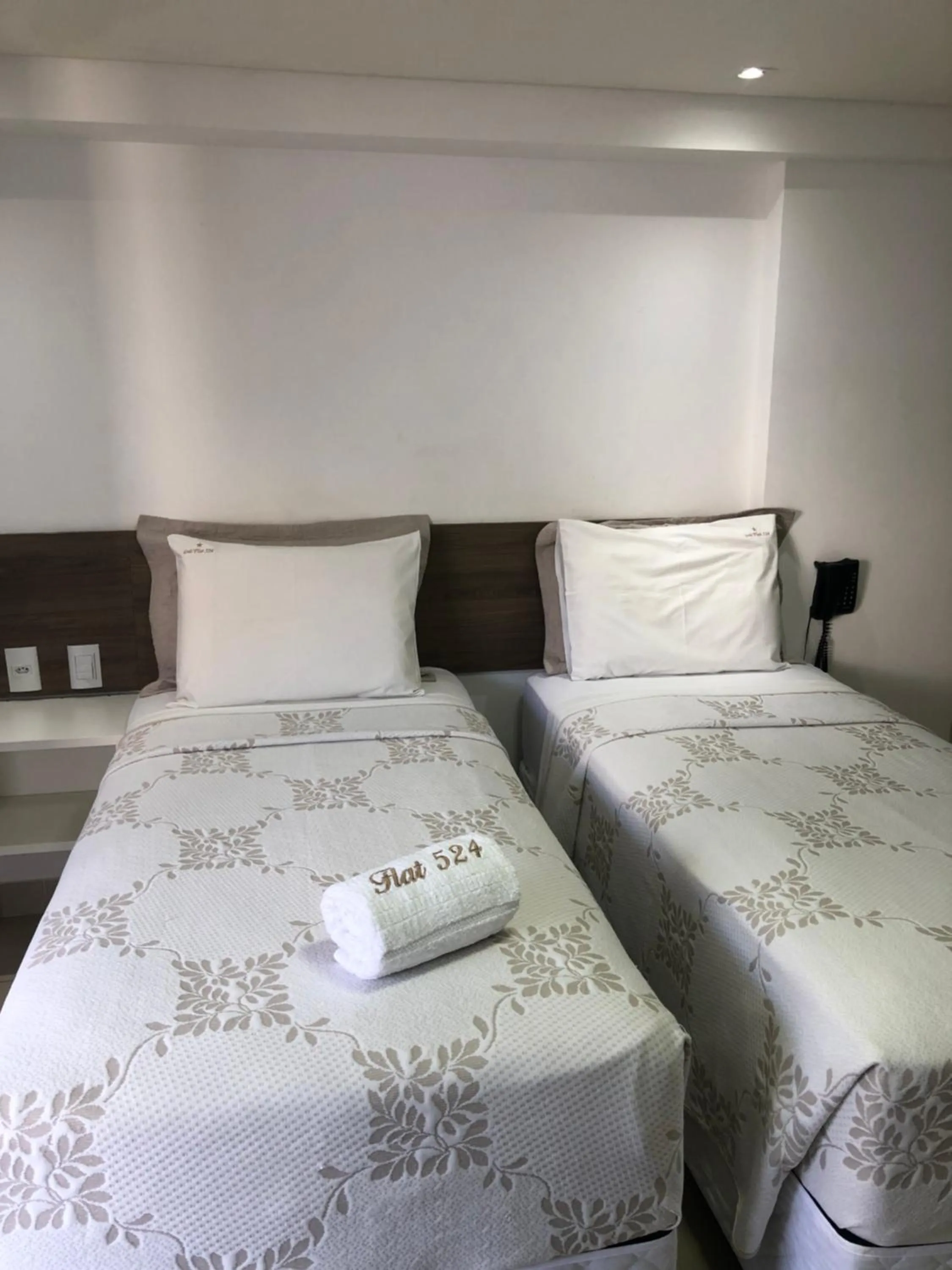 Bed in Gold Flat Cabo Branco