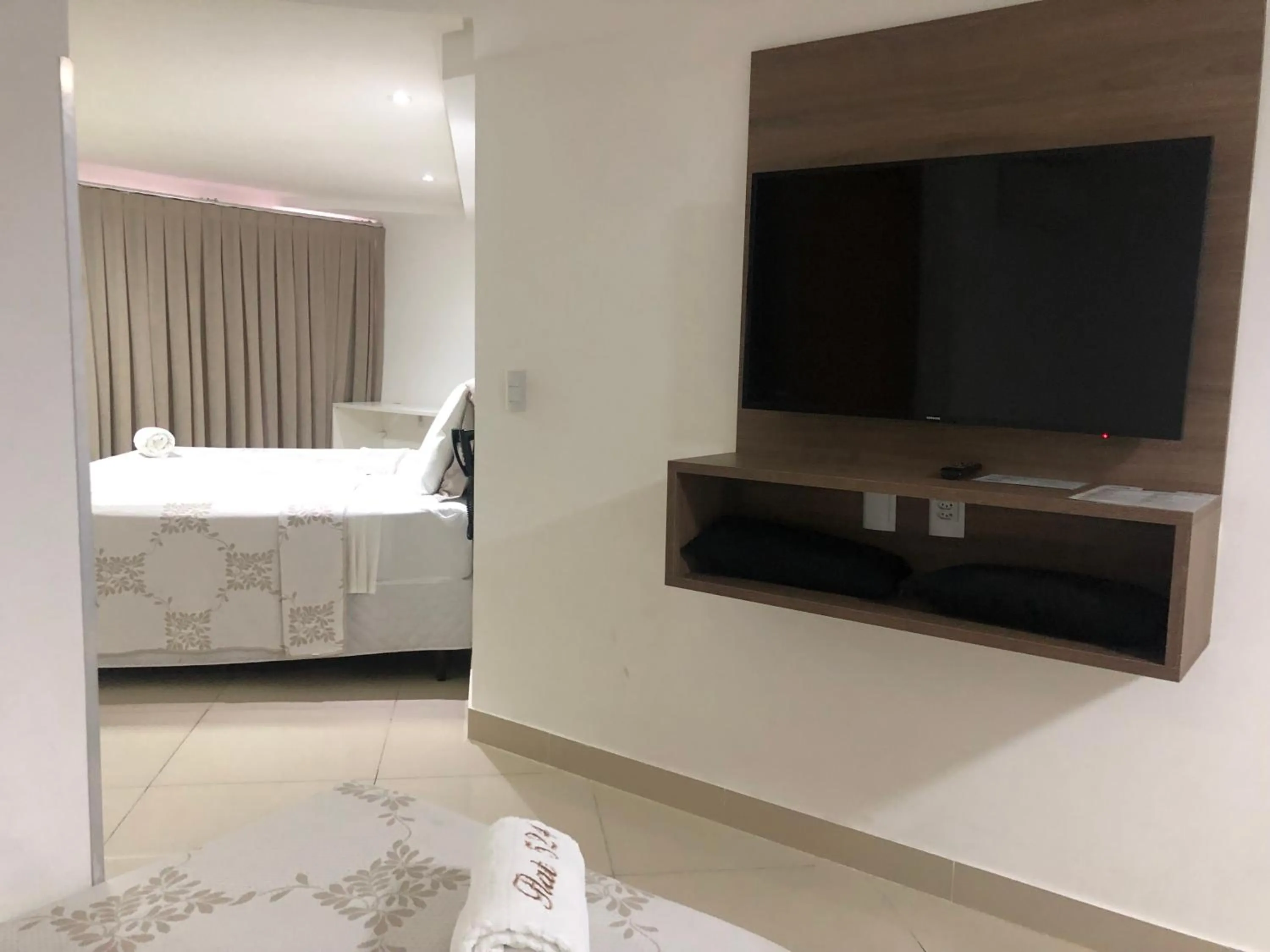 Bed in Gold Flat Cabo Branco