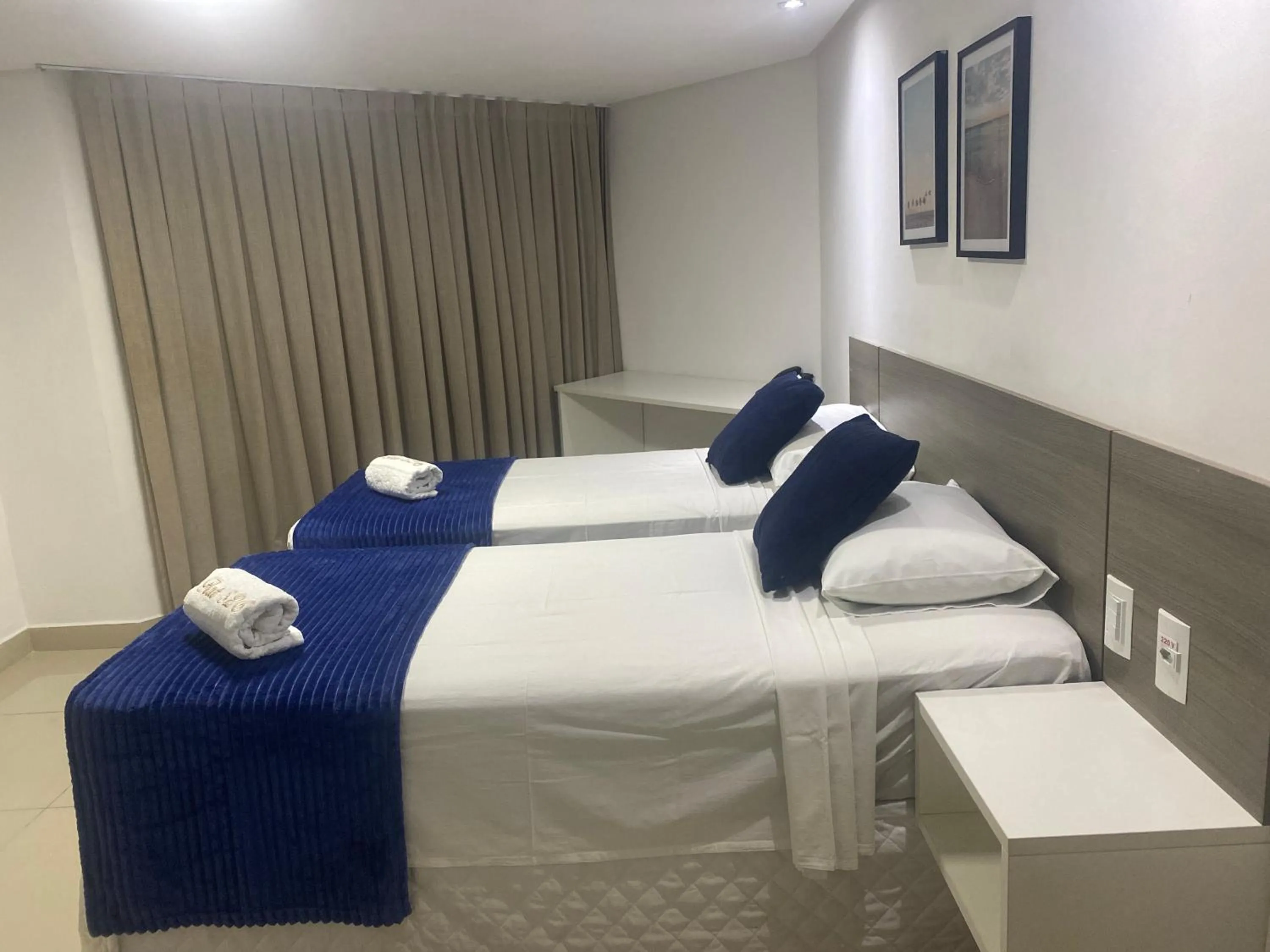 Bed in Gold Flat Cabo Branco