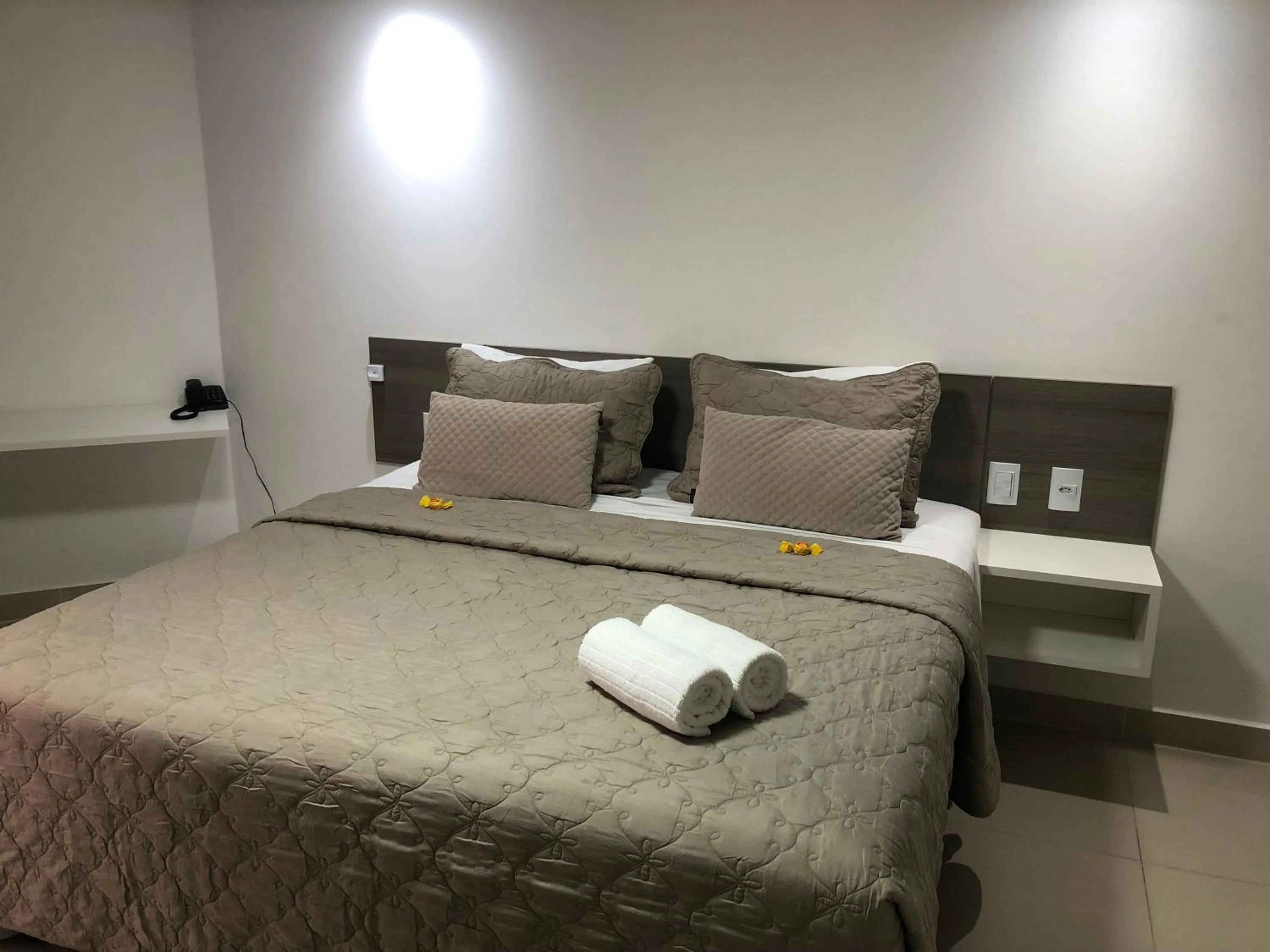 Bed in Gold Flat Cabo Branco