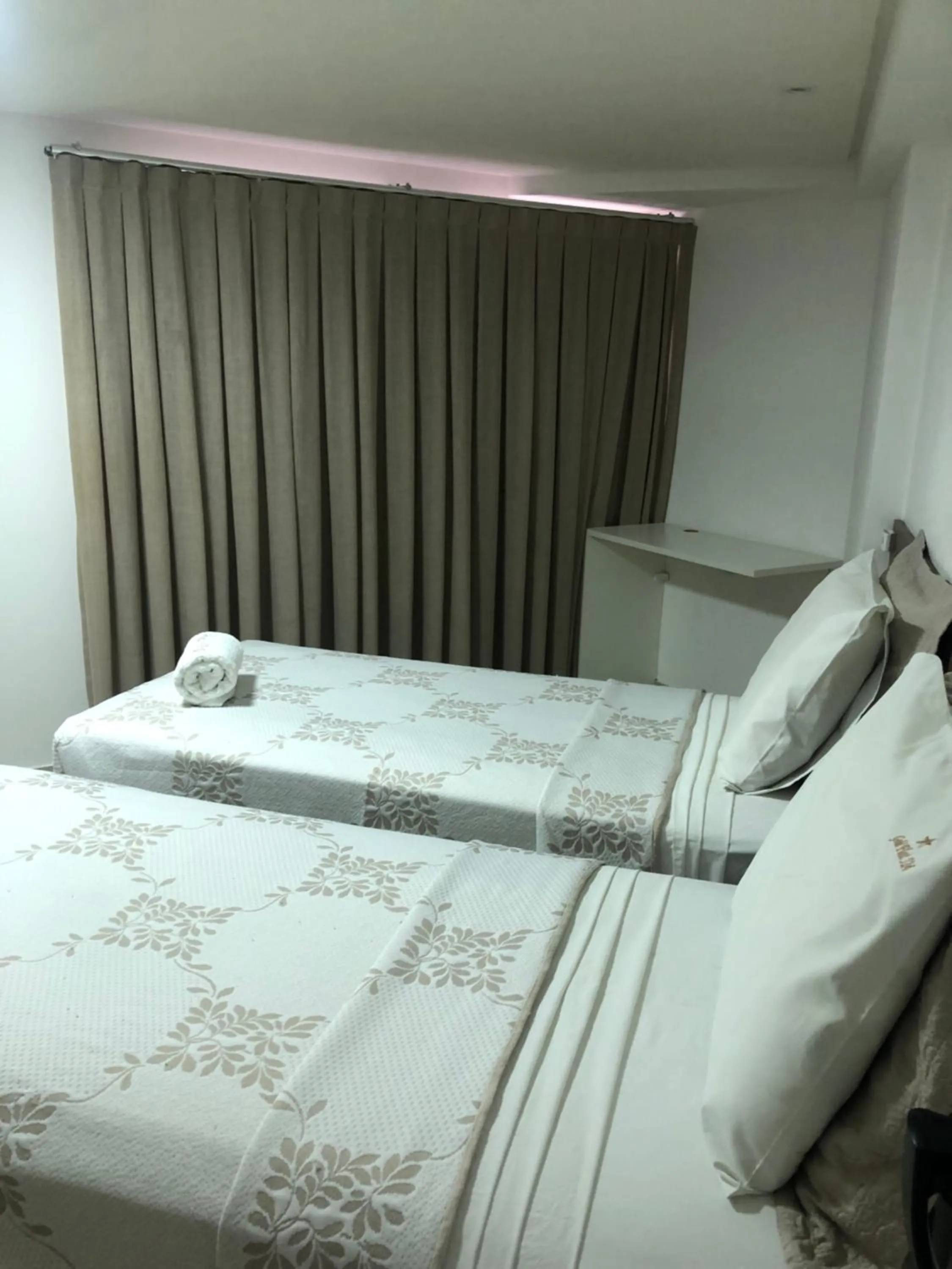 Bed in Gold Flat Cabo Branco