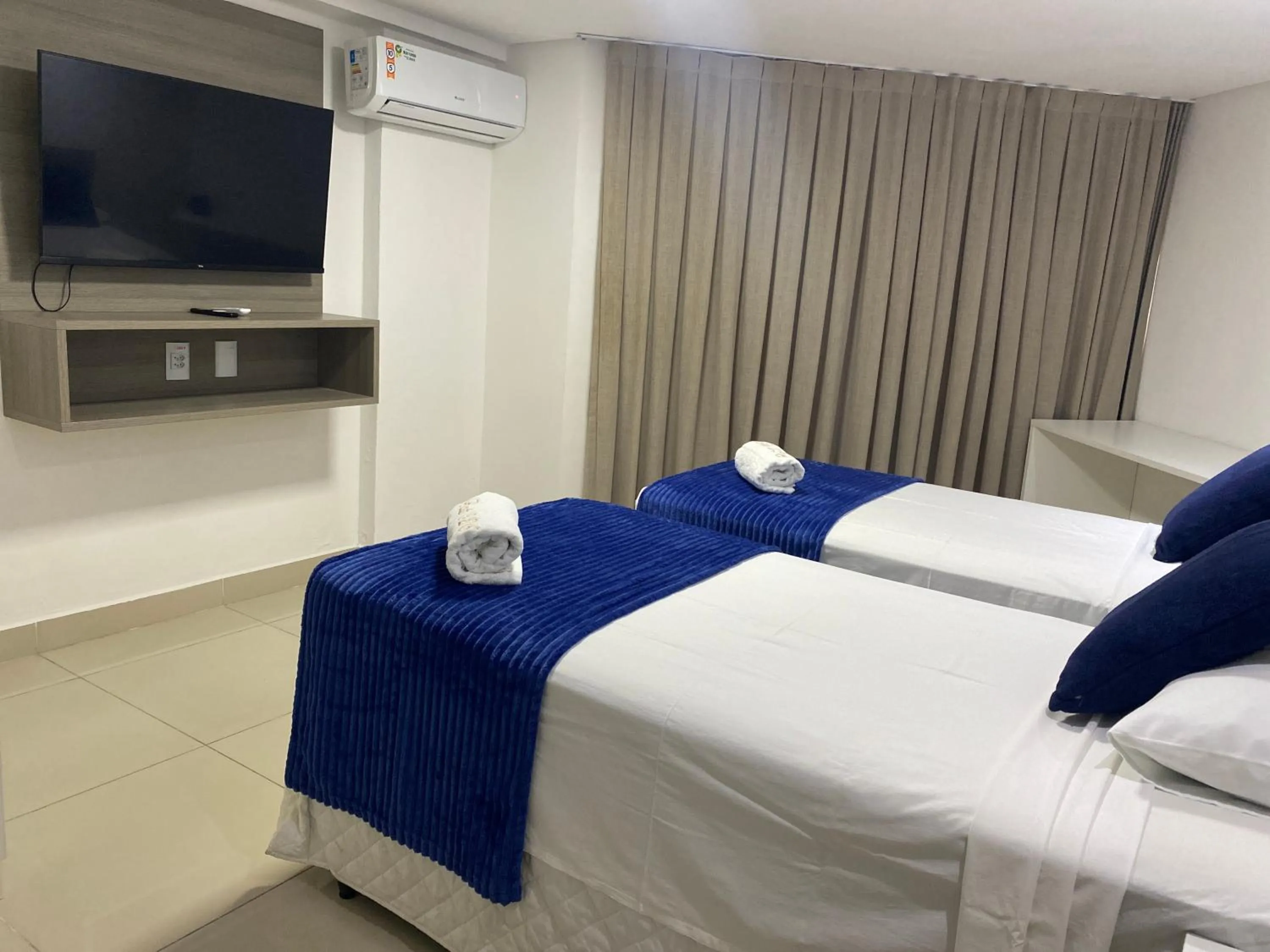 Bed in Gold Flat Cabo Branco