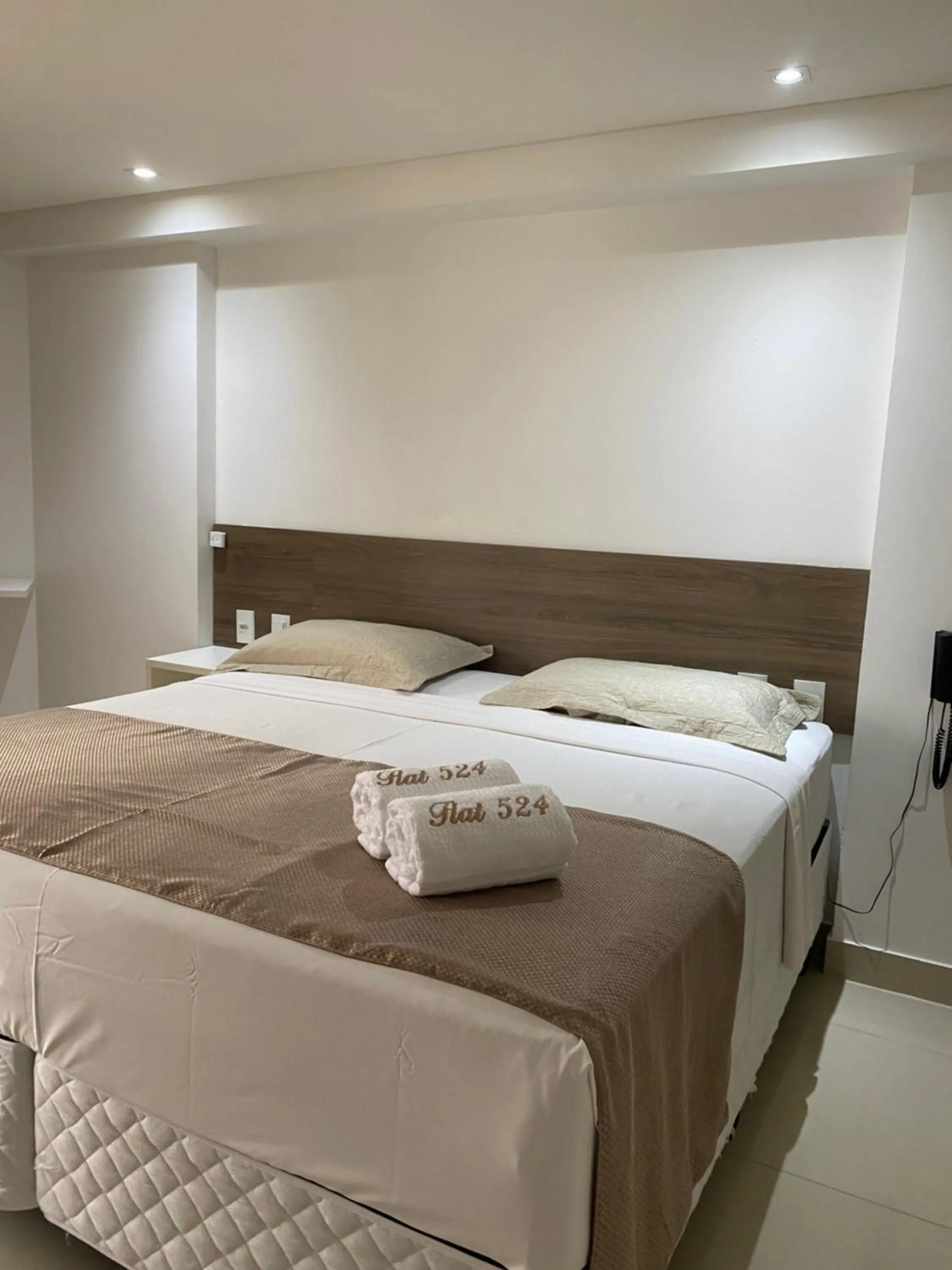 Bed in Gold Flat Cabo Branco