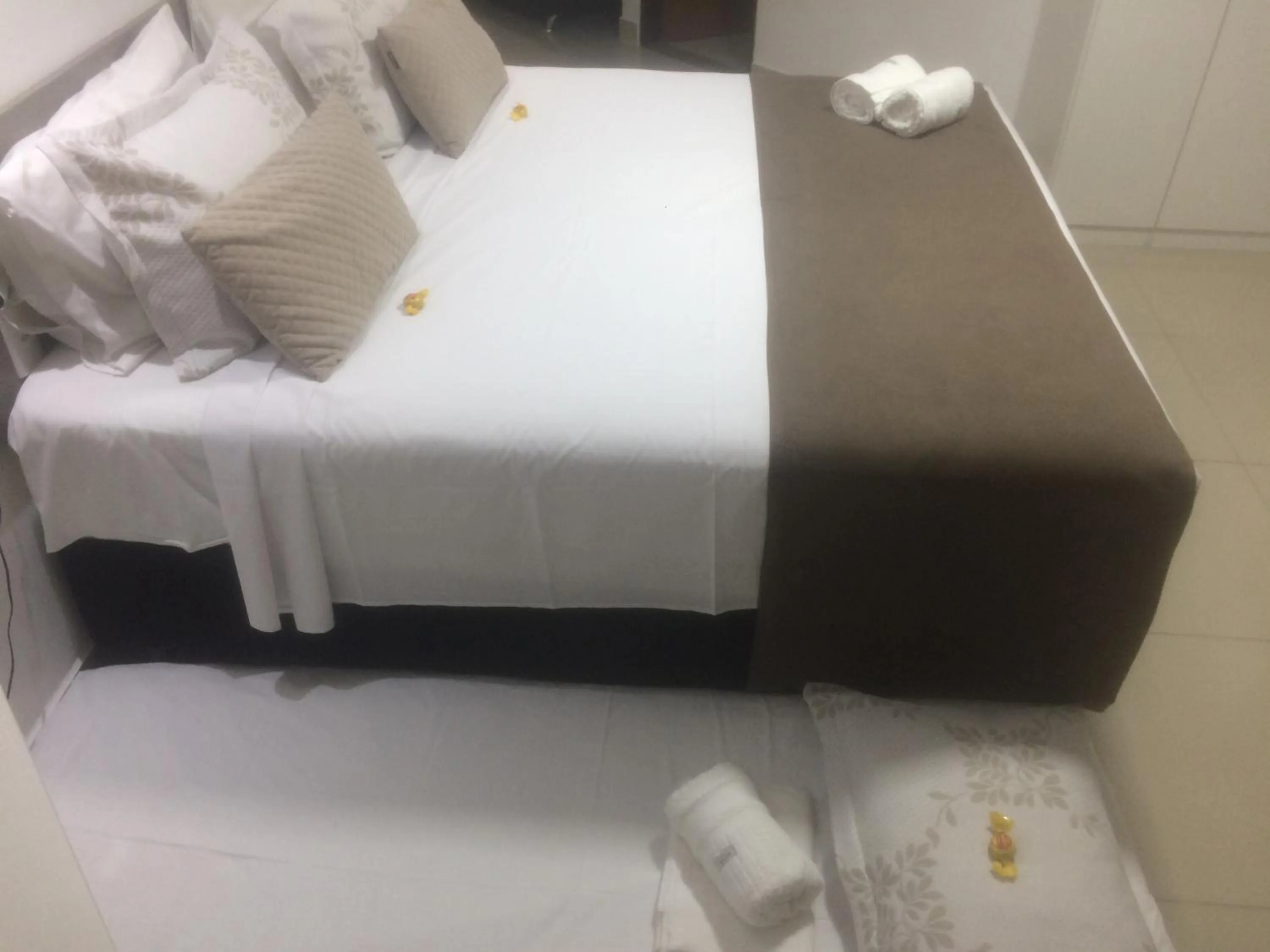 Bed in Gold Flat Cabo Branco