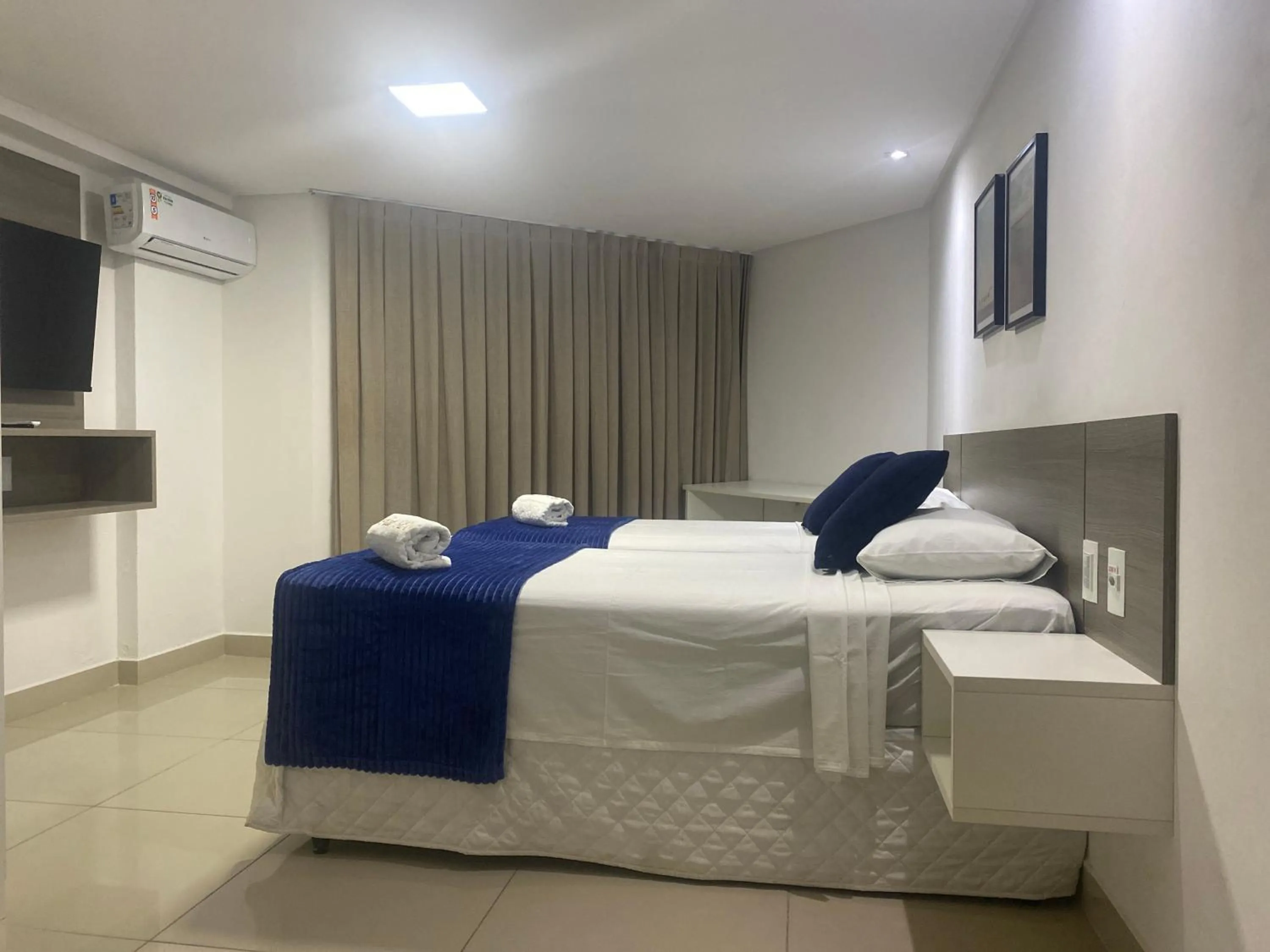 Bed in Gold Flat Cabo Branco