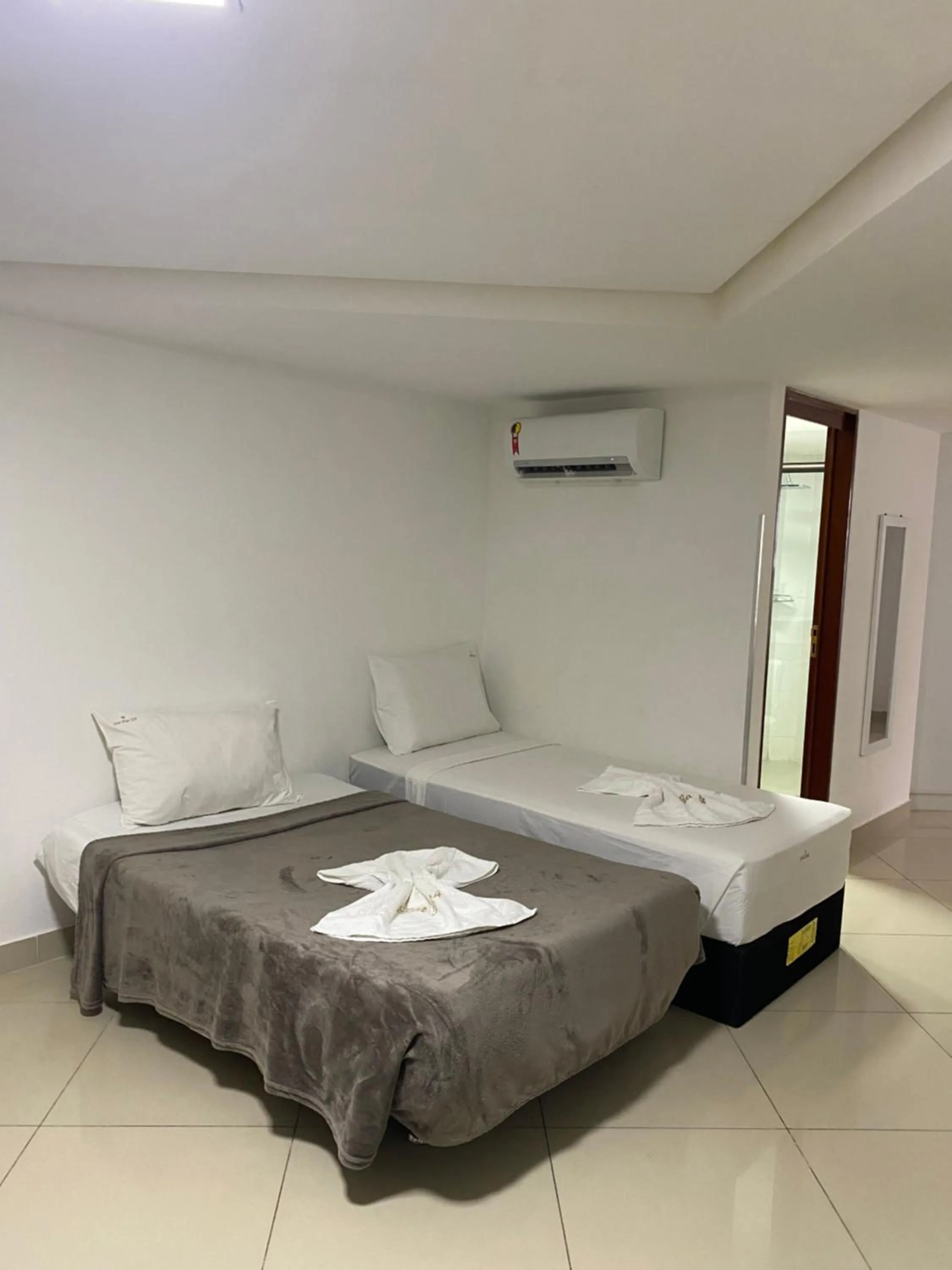 Bed in Gold Flat Cabo Branco