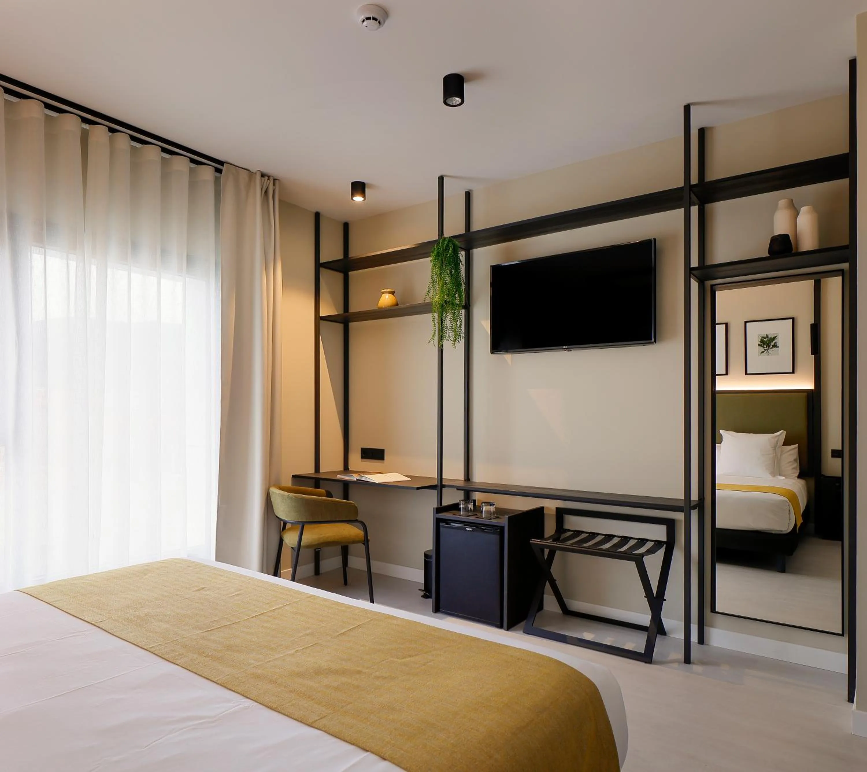 TV and multimedia, Bed in Nuvō Hotel Boutique