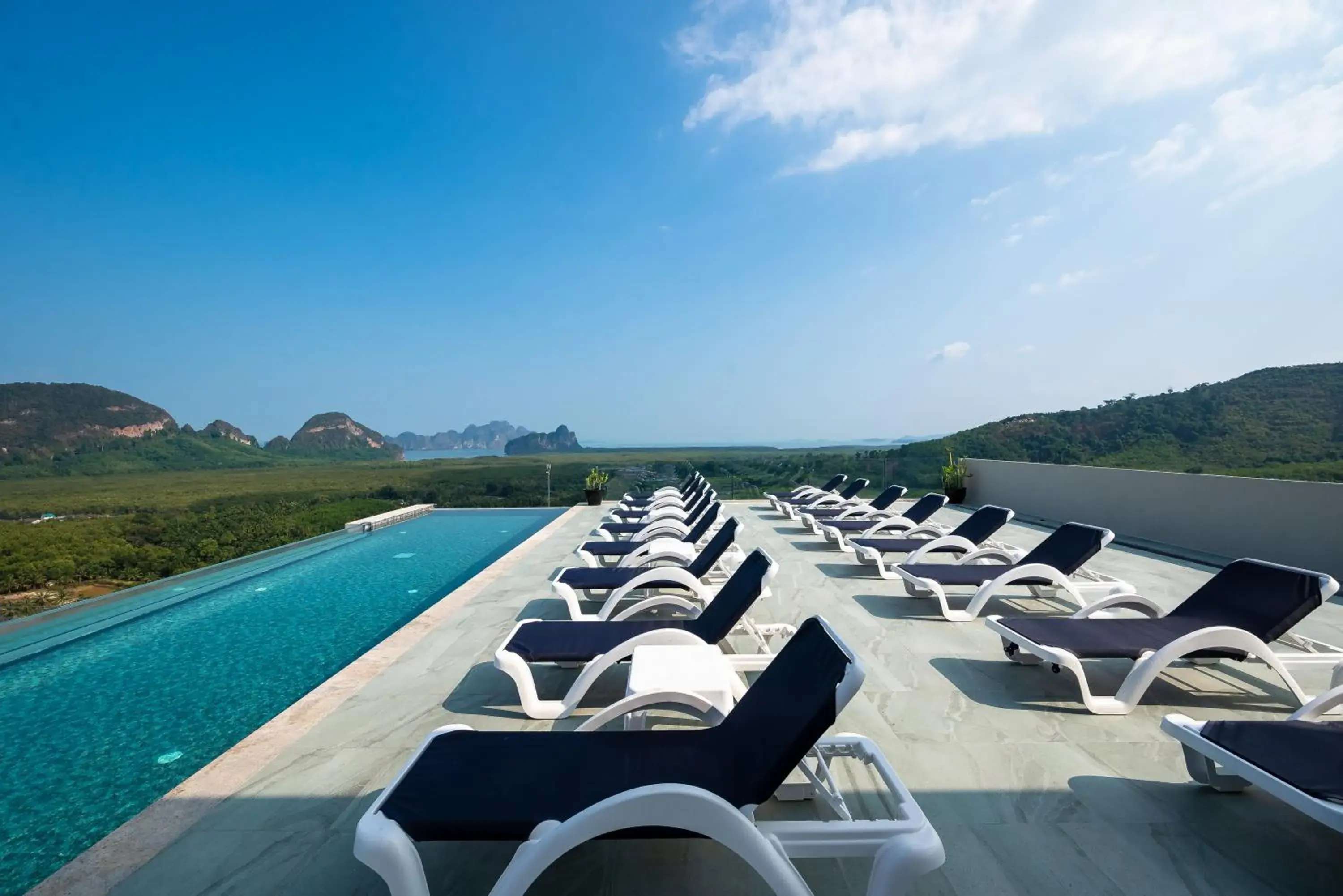 Swimming pool in Beyond Skywalk Nangshi Swimming pool in Beyond Skywalk Nangshi