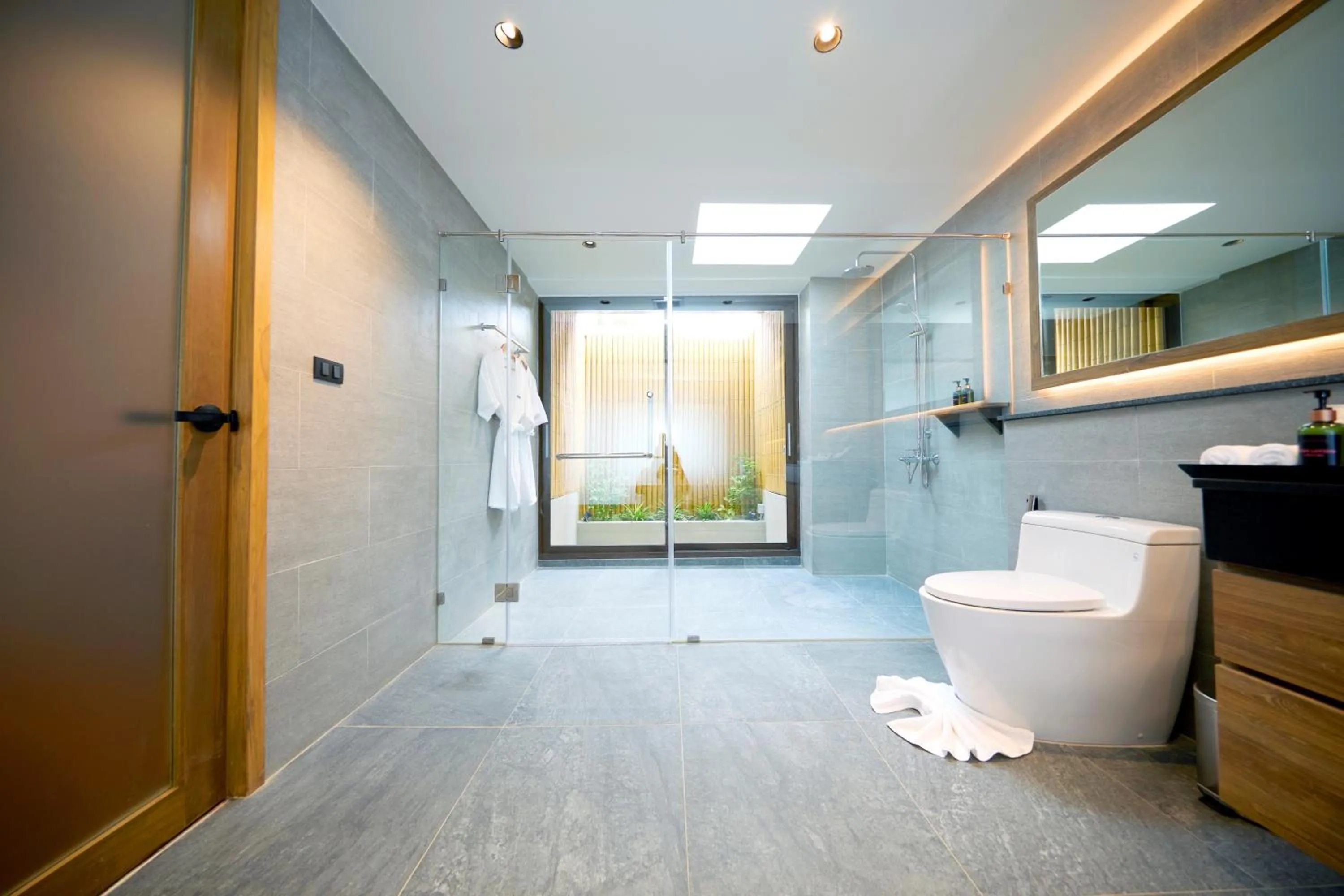 Shower in Beyond Skywalk Nangshi