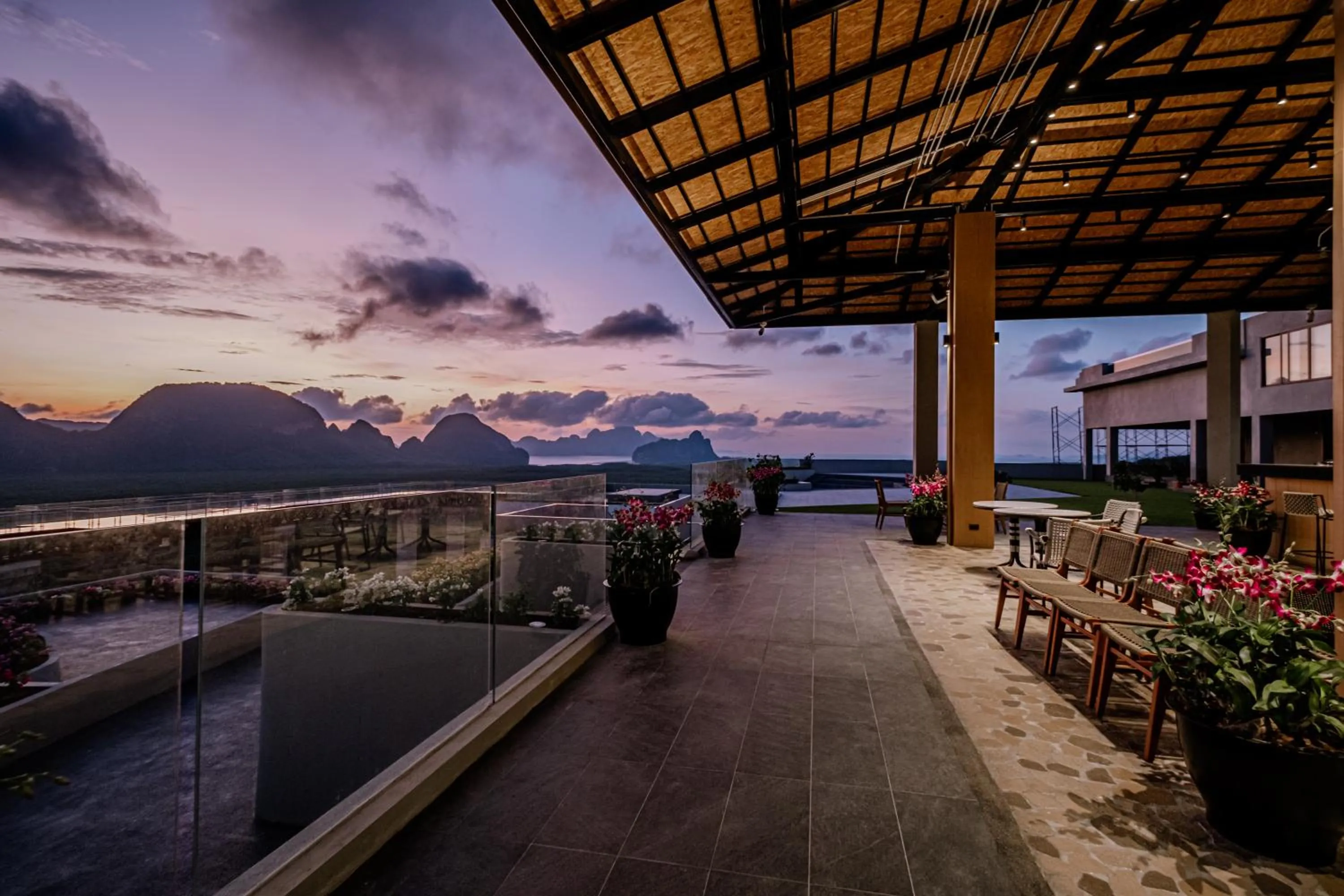 Restaurant/places to eat in Beyond Skywalk Nangshi