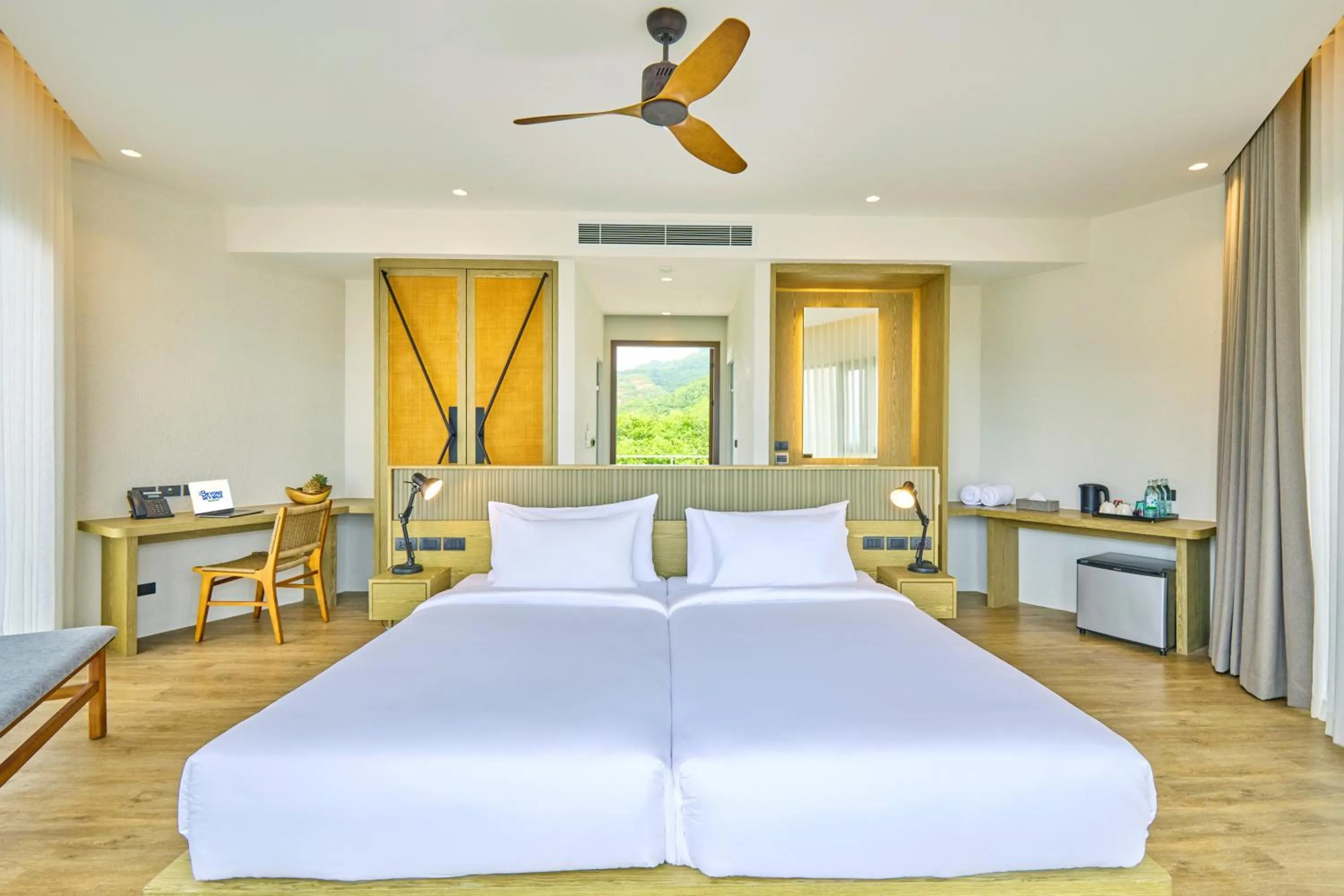 Photo of the whole room, Bed in Beyond Skywalk Nangshi