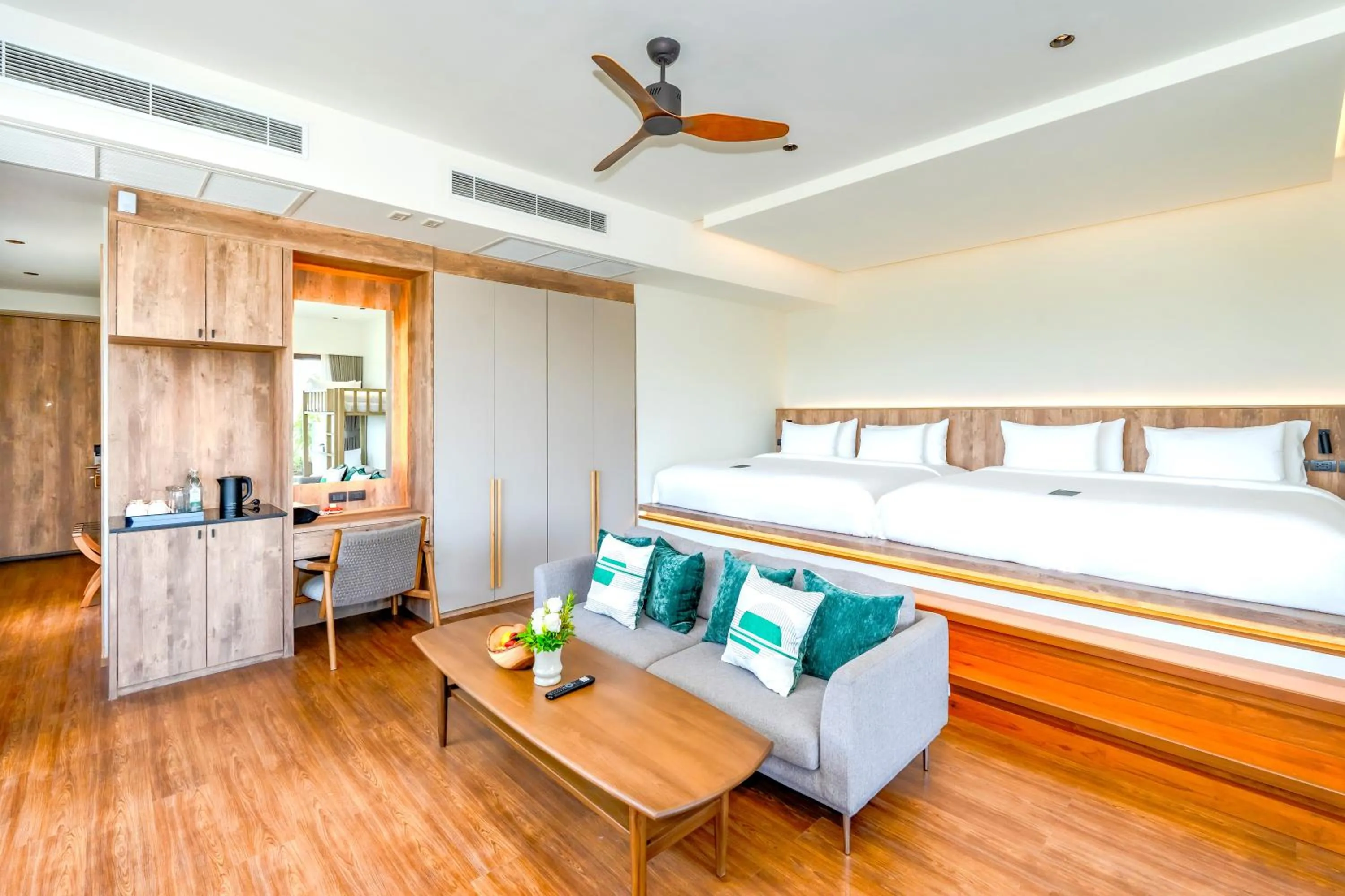 Photo of the whole room, Bed in Beyond Skywalk Nangshi