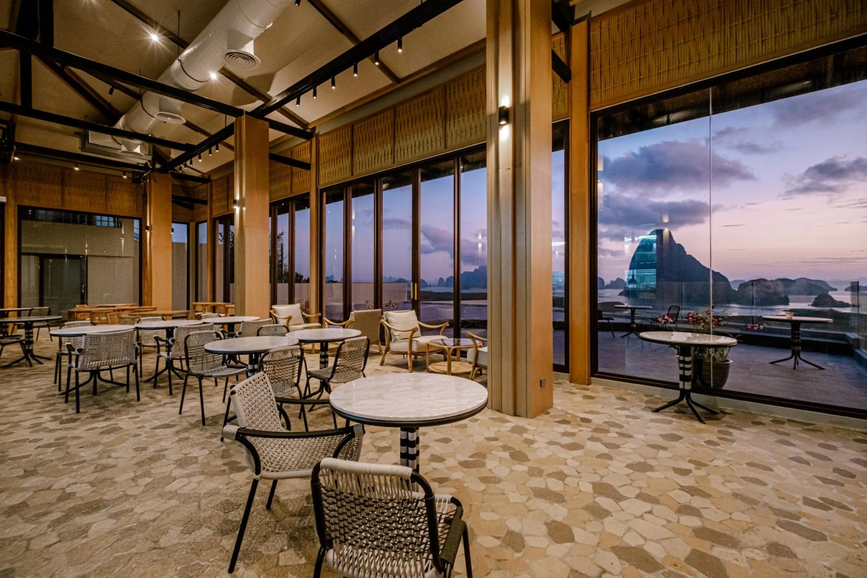 Restaurant/places to eat in Beyond Skywalk Nangshi