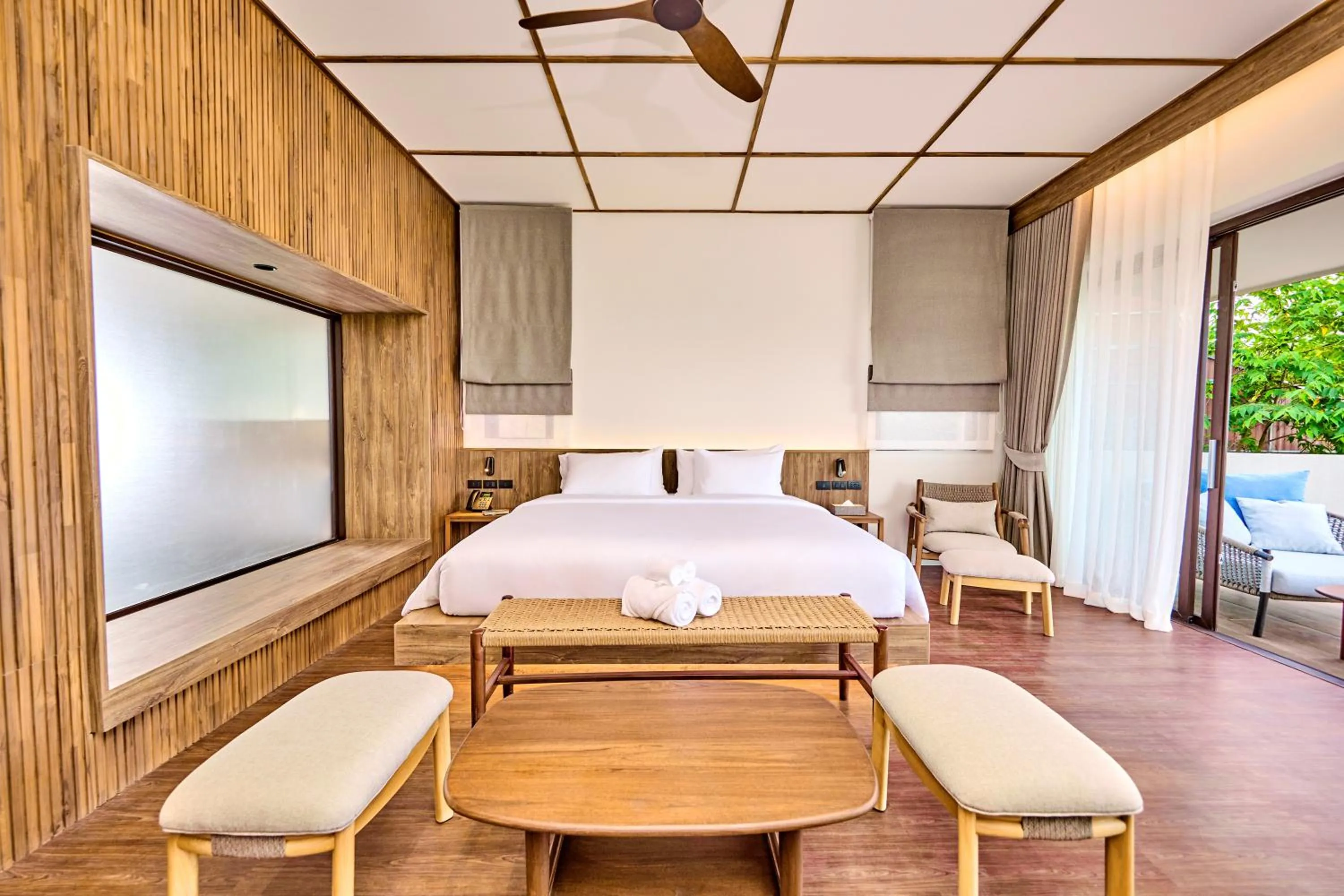 Photo of the whole room, Bed in Beyond Skywalk Nangshi