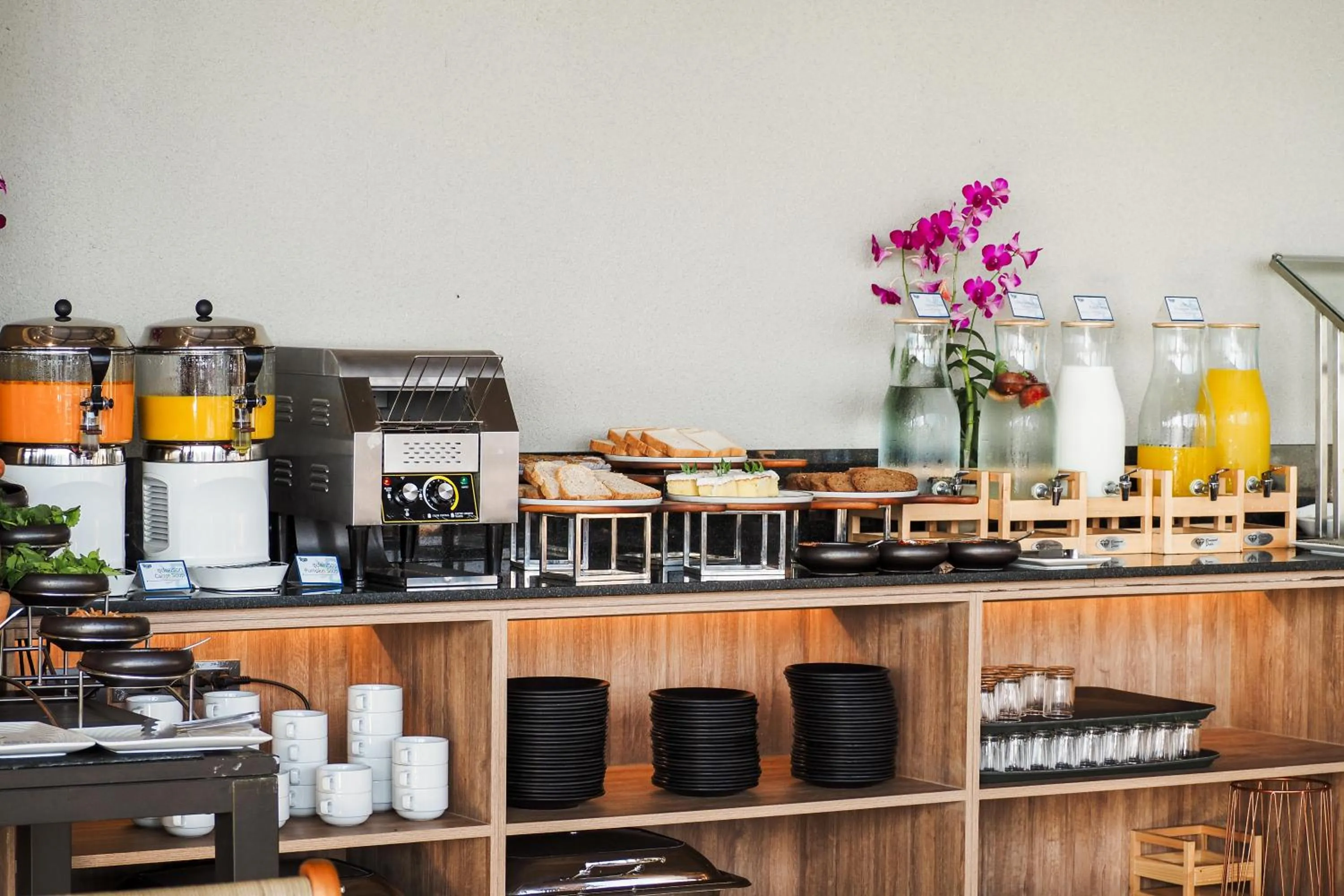 Restaurant/places to eat in Beyond Skywalk Nangshi