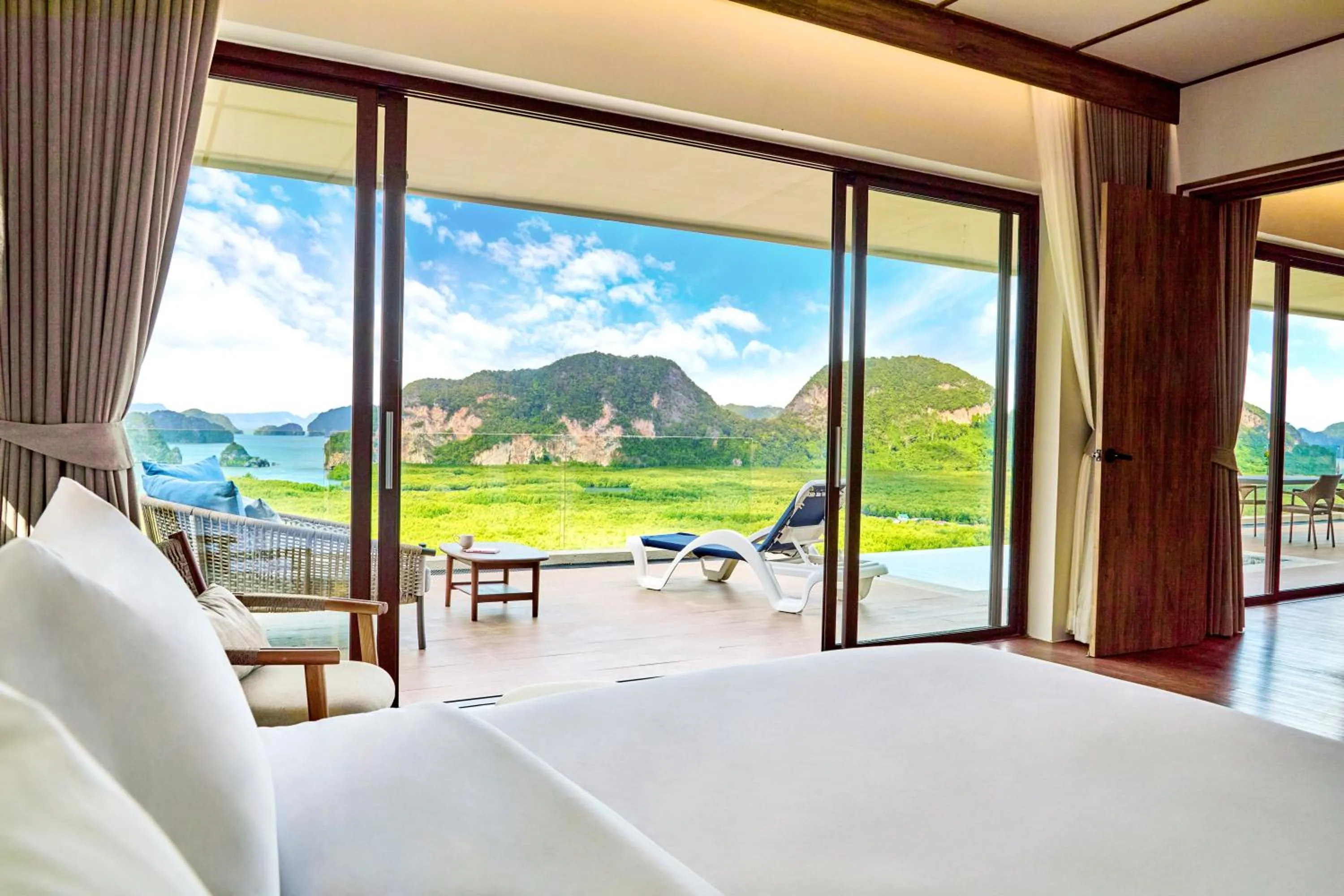 View (from property/room), Bed in Beyond Skywalk Nangshi