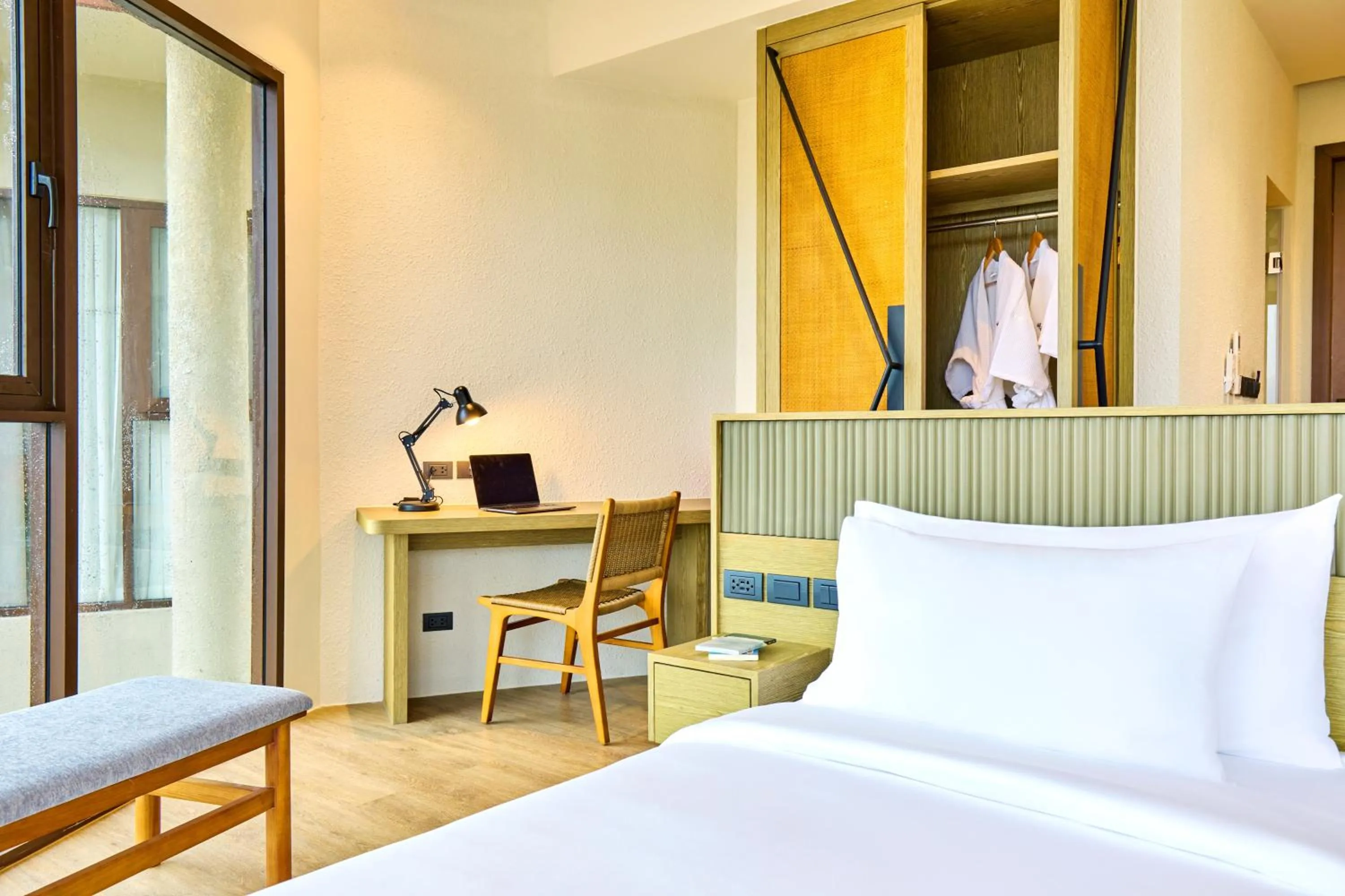 Living room, Bed in Beyond Skywalk Nangshi