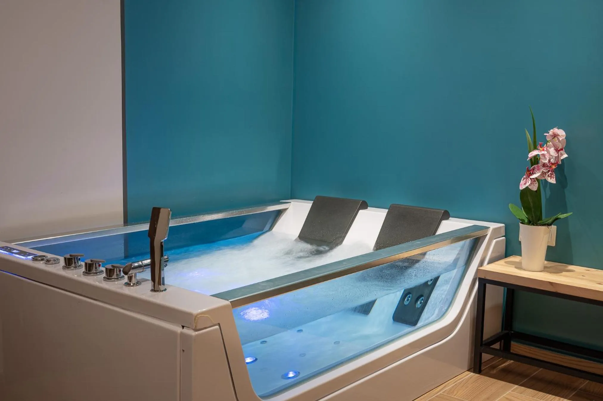 Hot Tub in IRA - ΗΡΑ Hotel