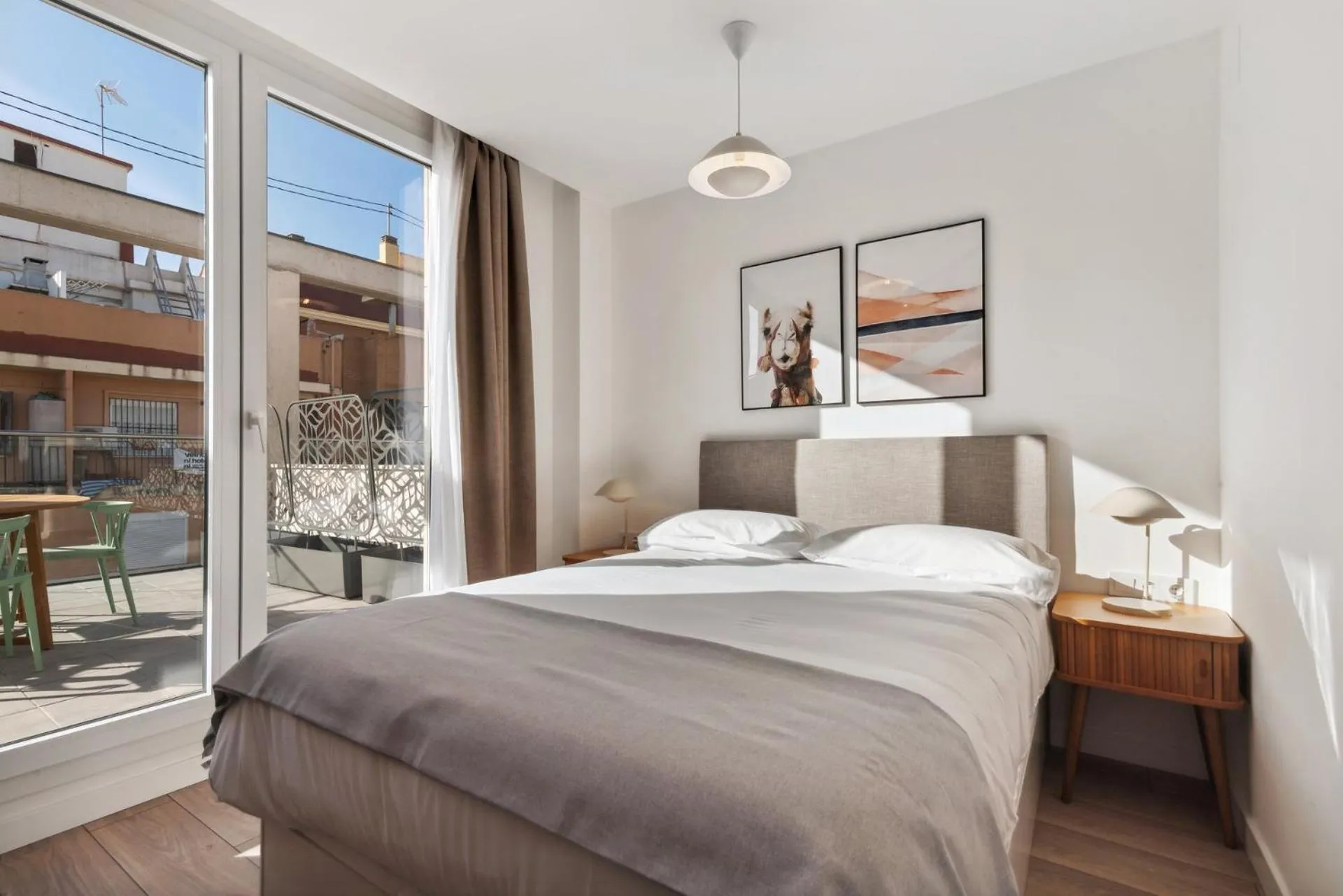 Studio with sofa bed and terrace in Limehome Valencia Carrer del Pare Palau i Quer