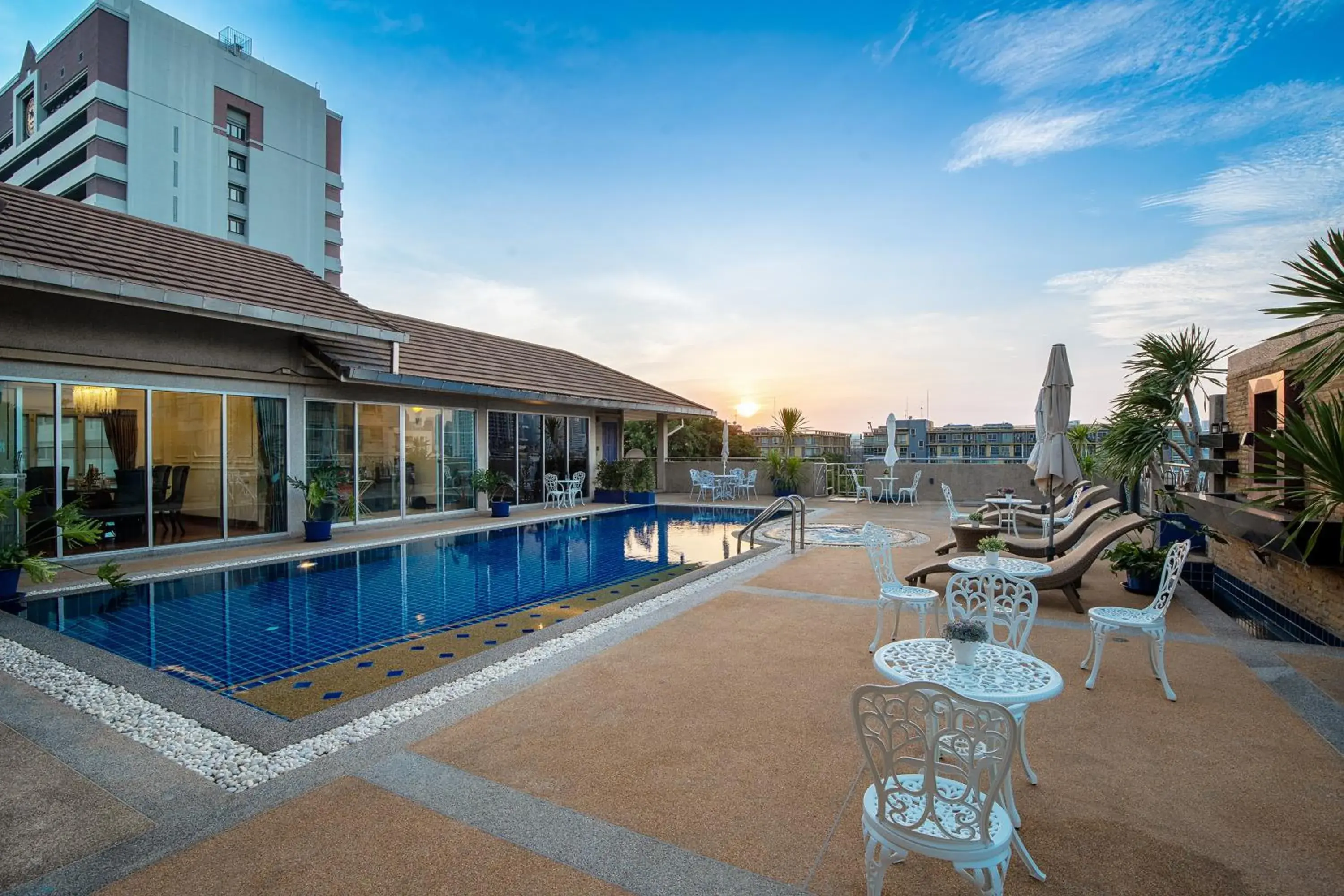 Swimming pool in Capitel Rama 4 Swimming pool in Capitel Rama 4