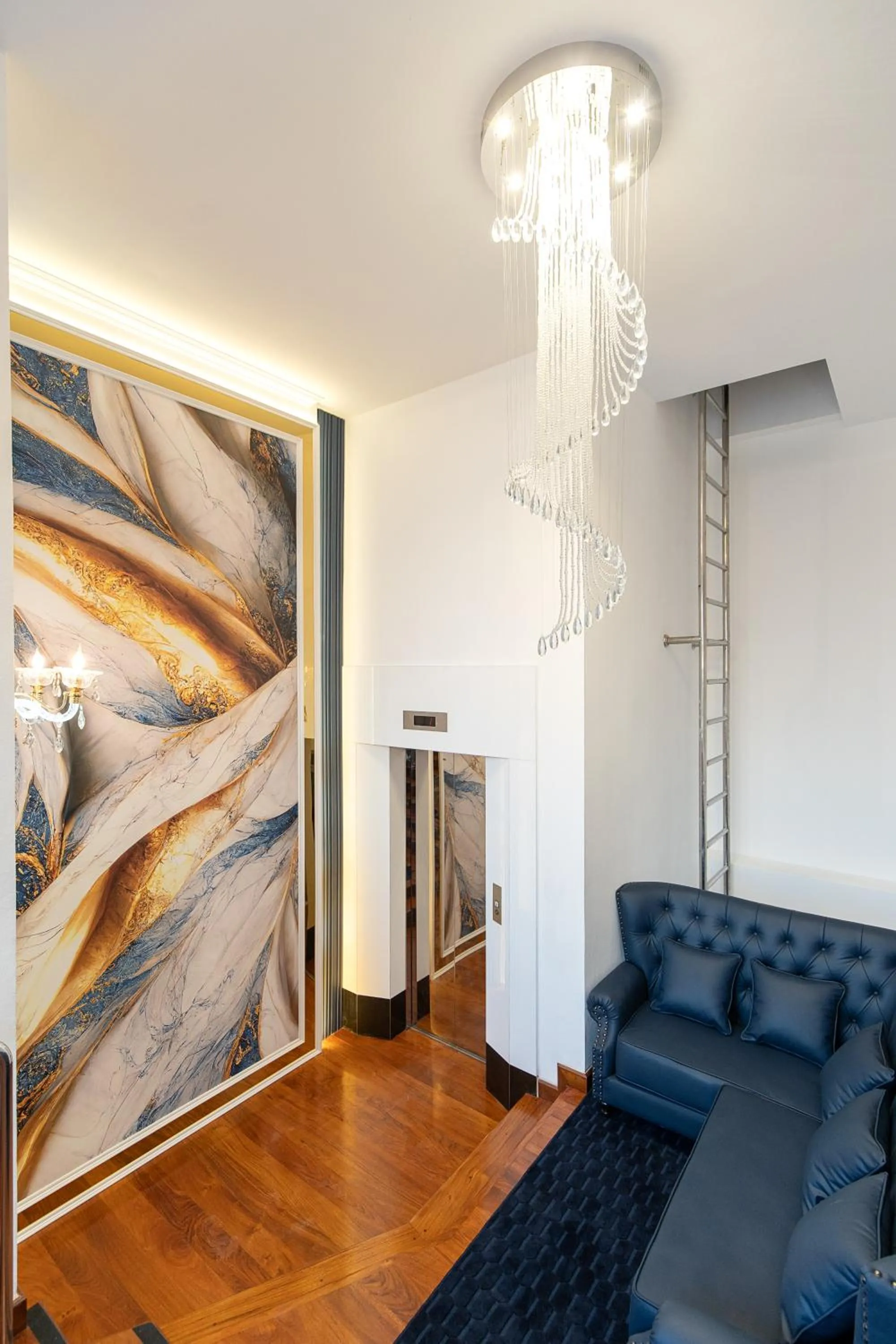 elevator in Capitel Rama 4