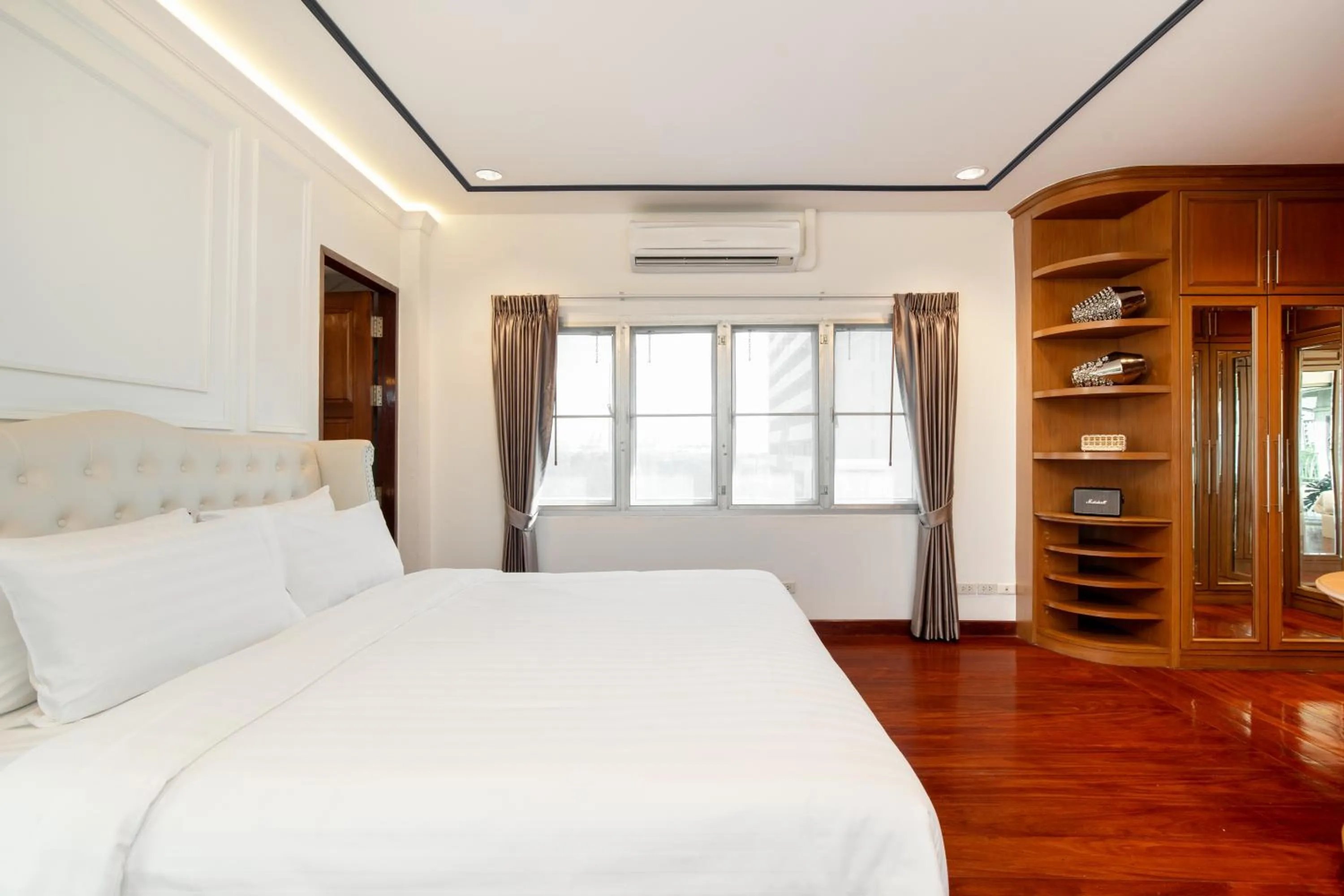 Bedroom, Bed in Capitel Rama 4